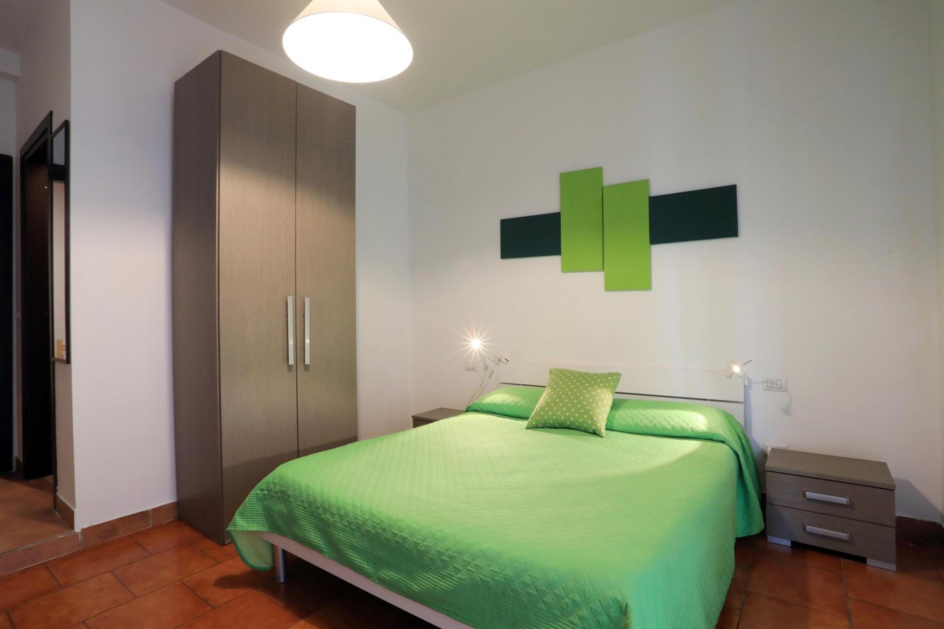 Double Room with Private Bathroom - Photo 6