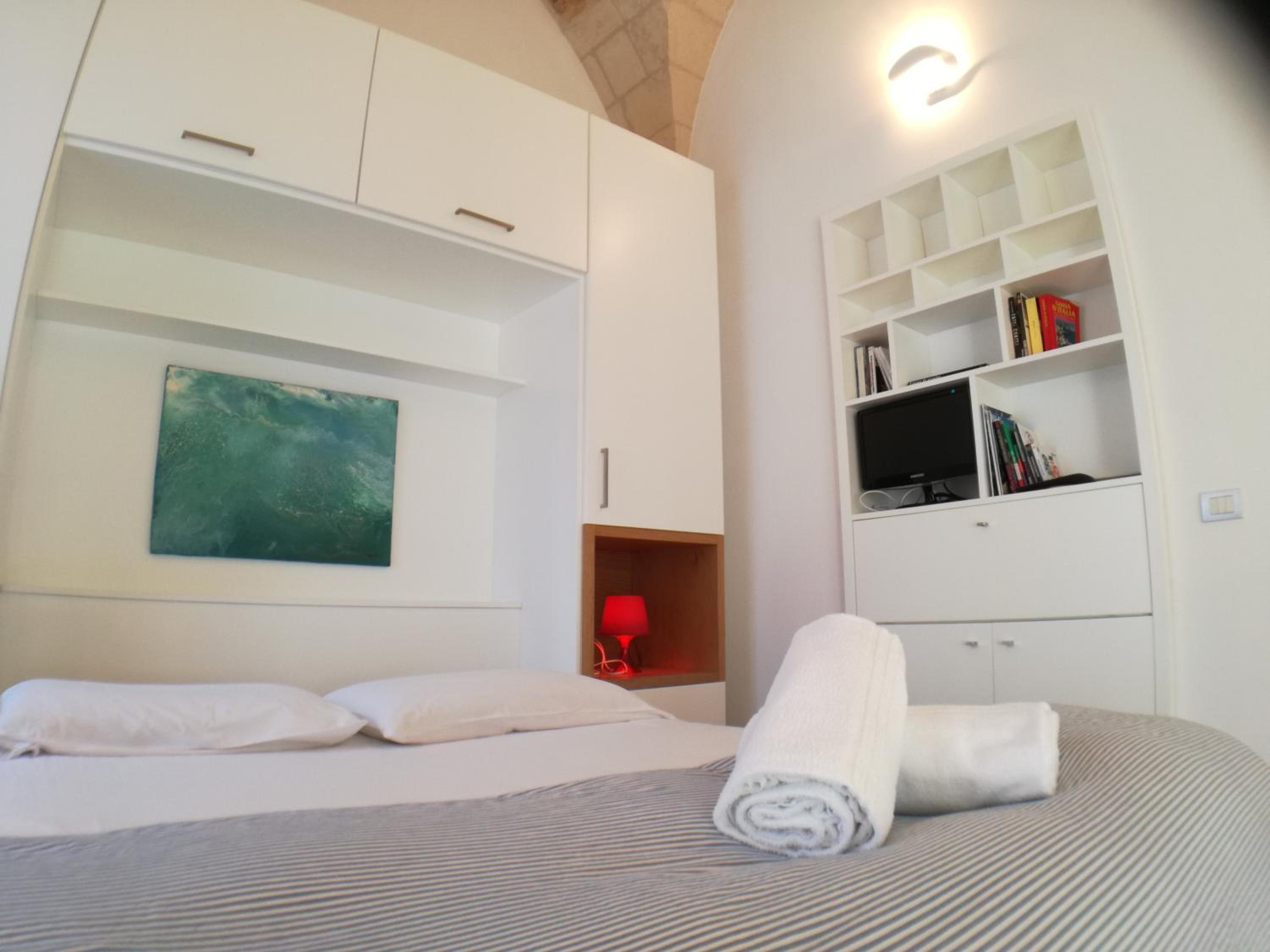 Studio Apartment - Photo 13
