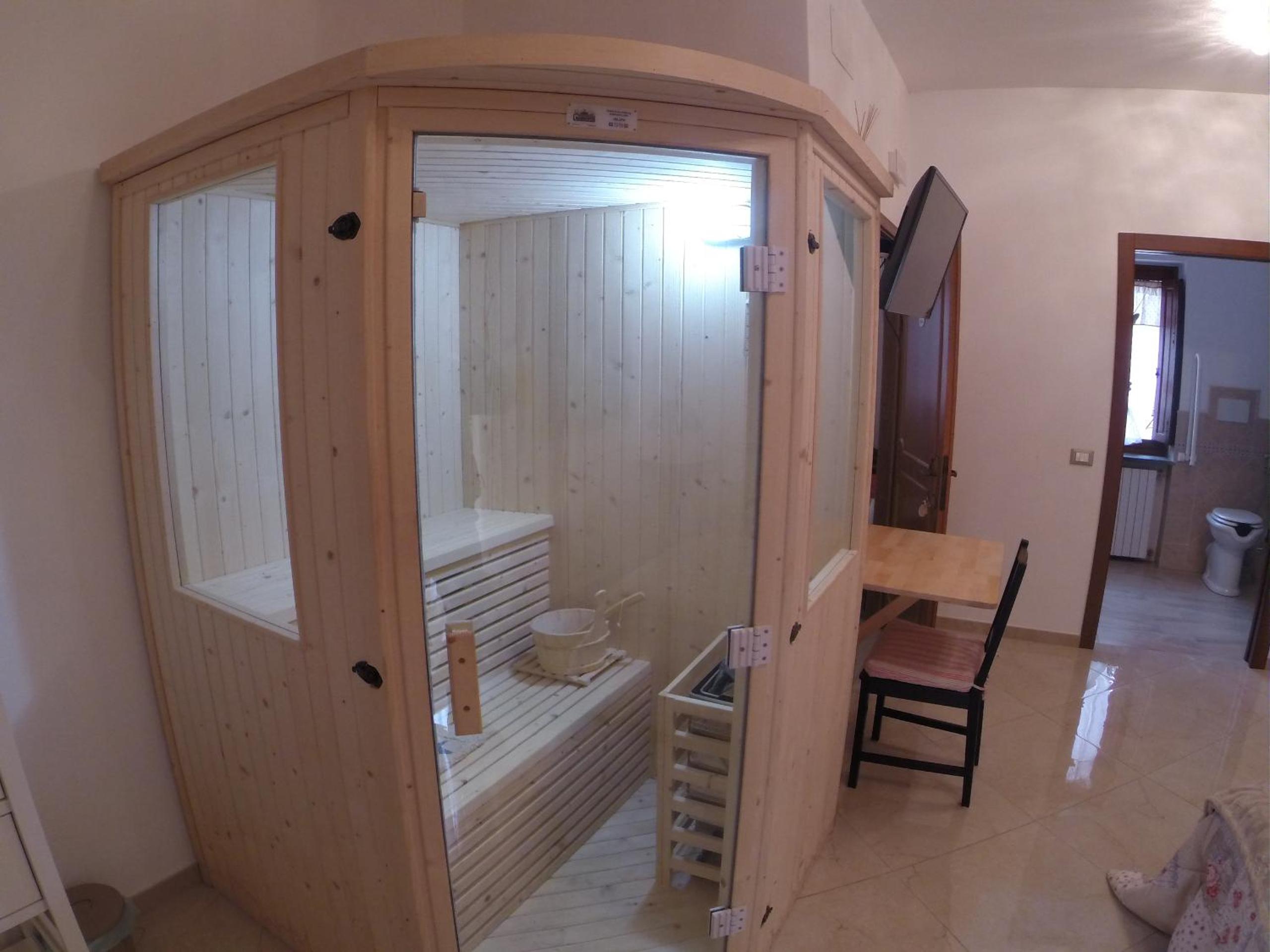 King Room with Roll-In Shower - Disability Access - Photo 10