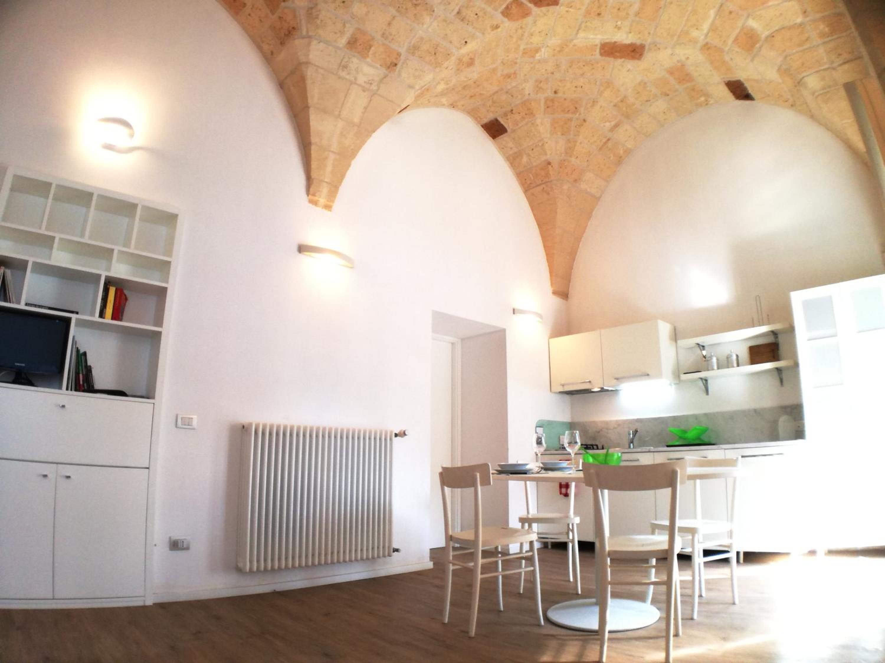 Studio Apartment - Photo 3