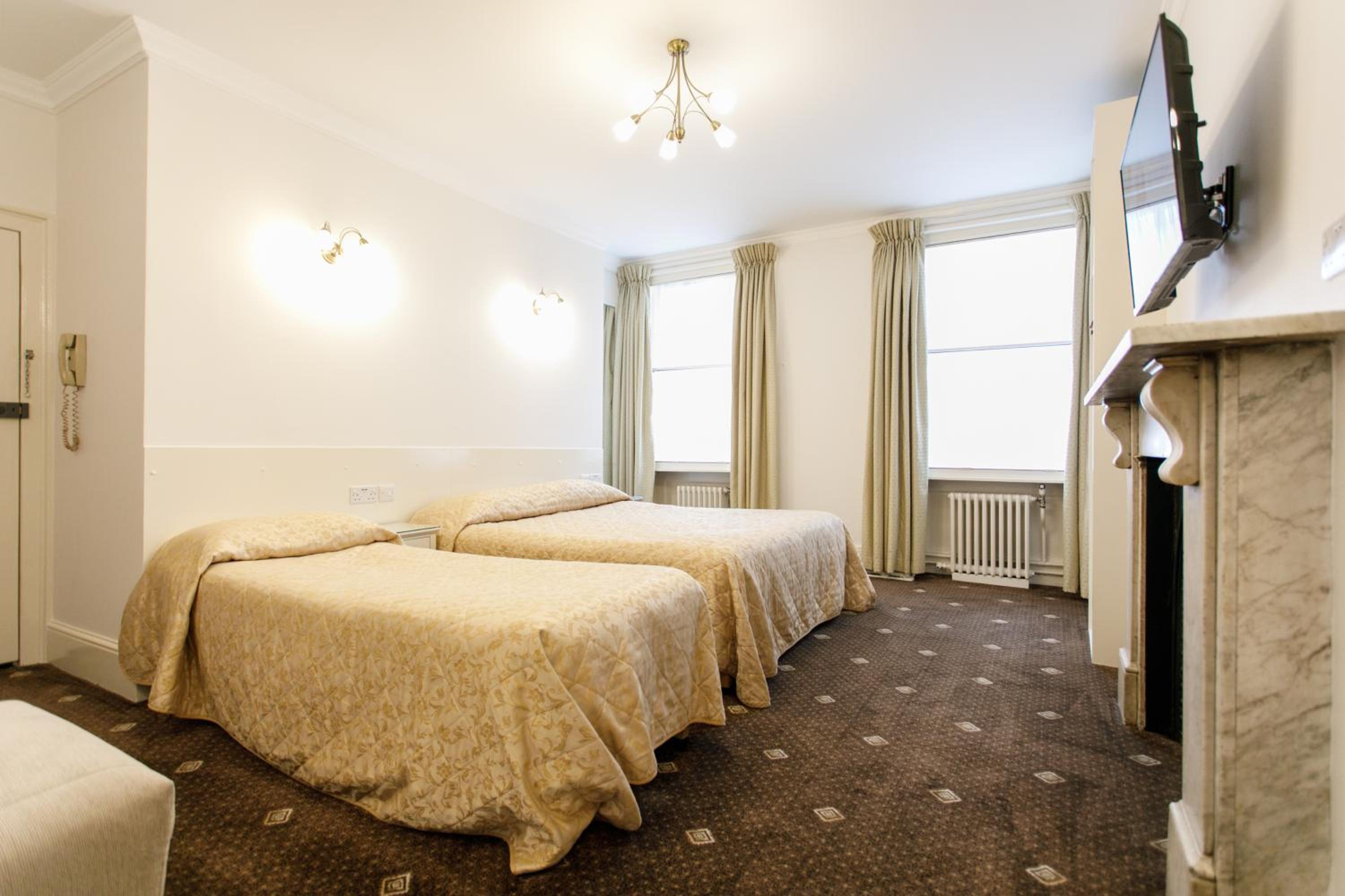 Triple Room with Bathroom photo 2