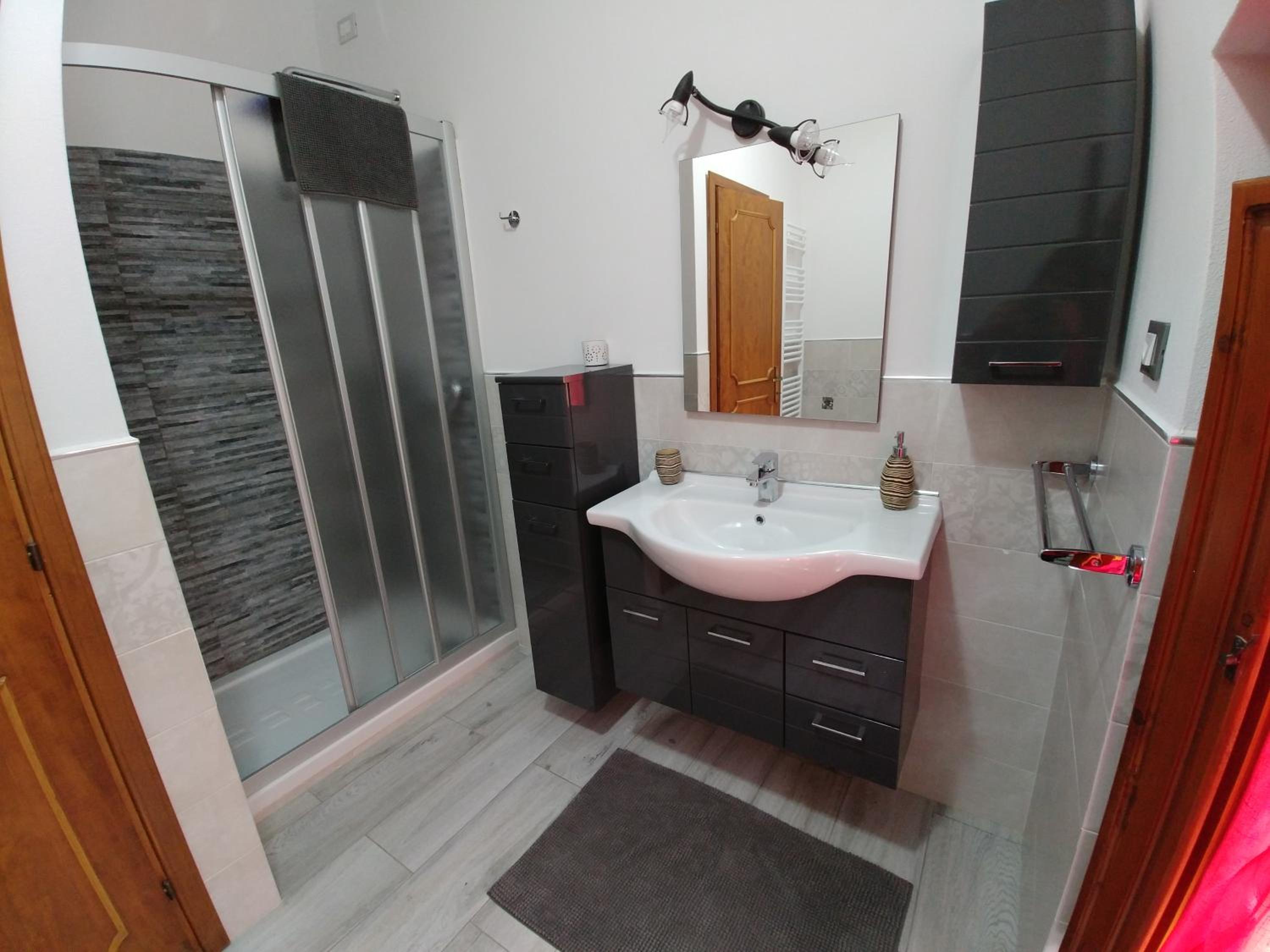 Deluxe Double Room with Shower - Photo 11