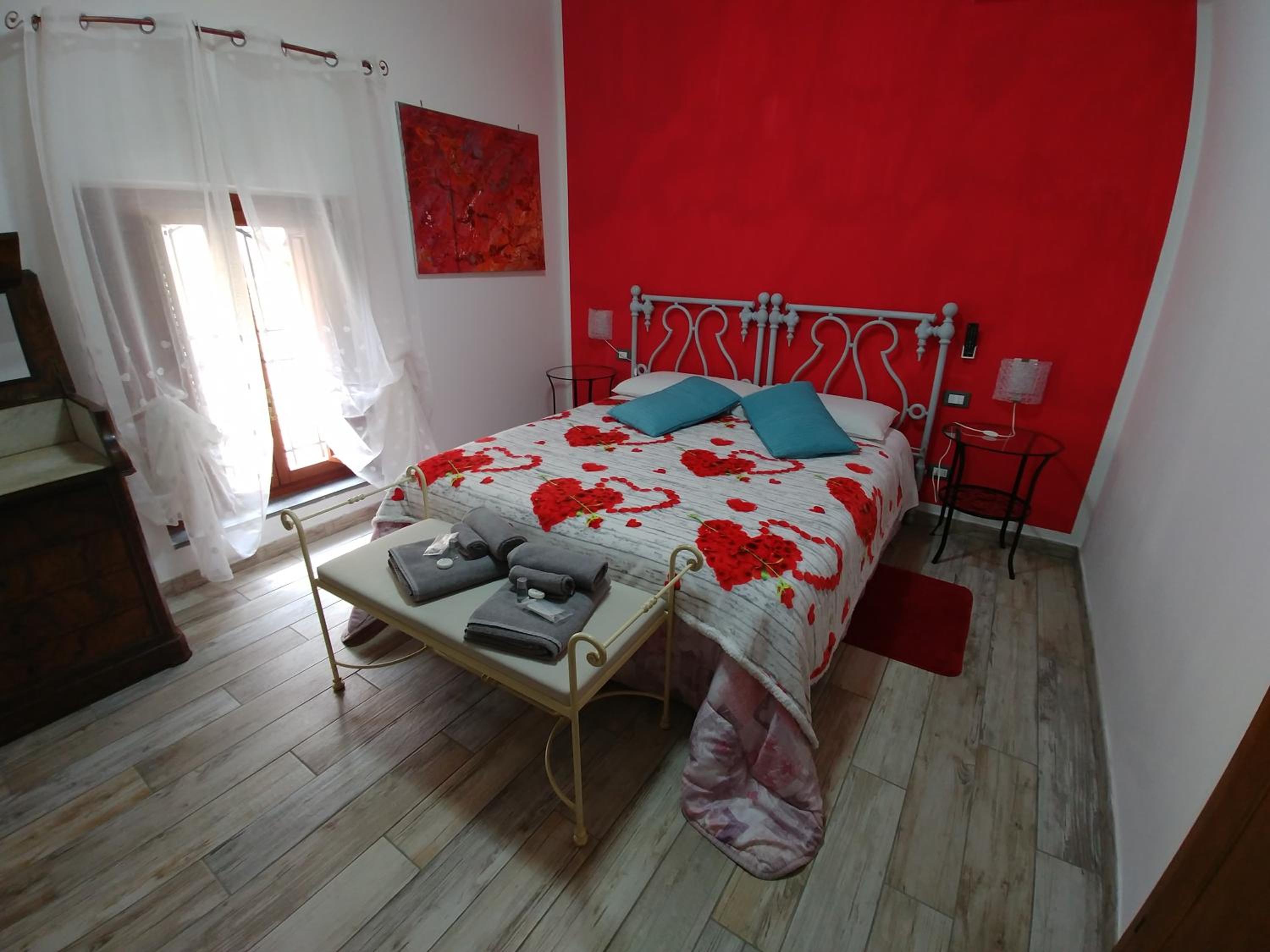 Deluxe Double Room with Shower - Photo 13