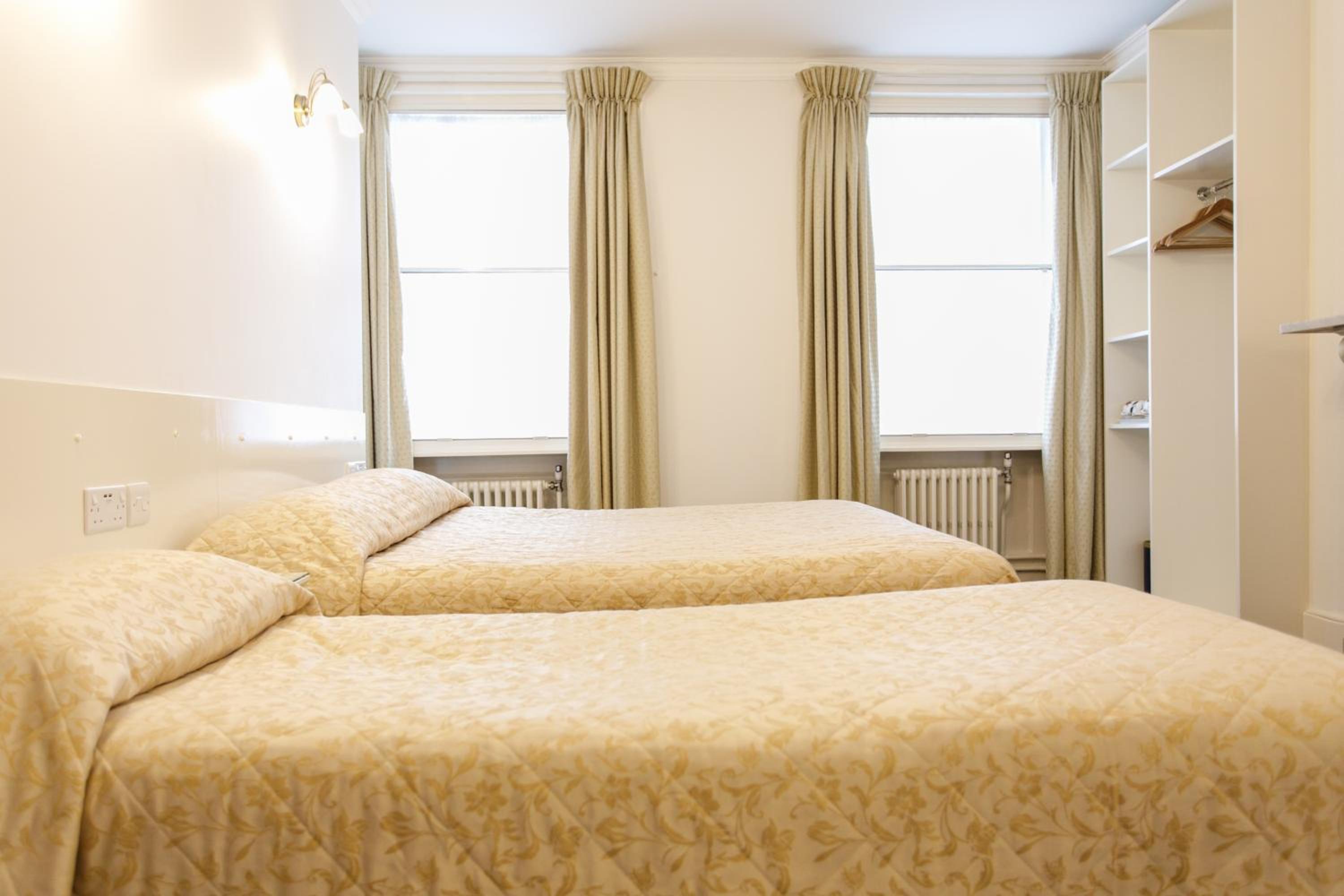 Triple Room with Bathroom photo 3
