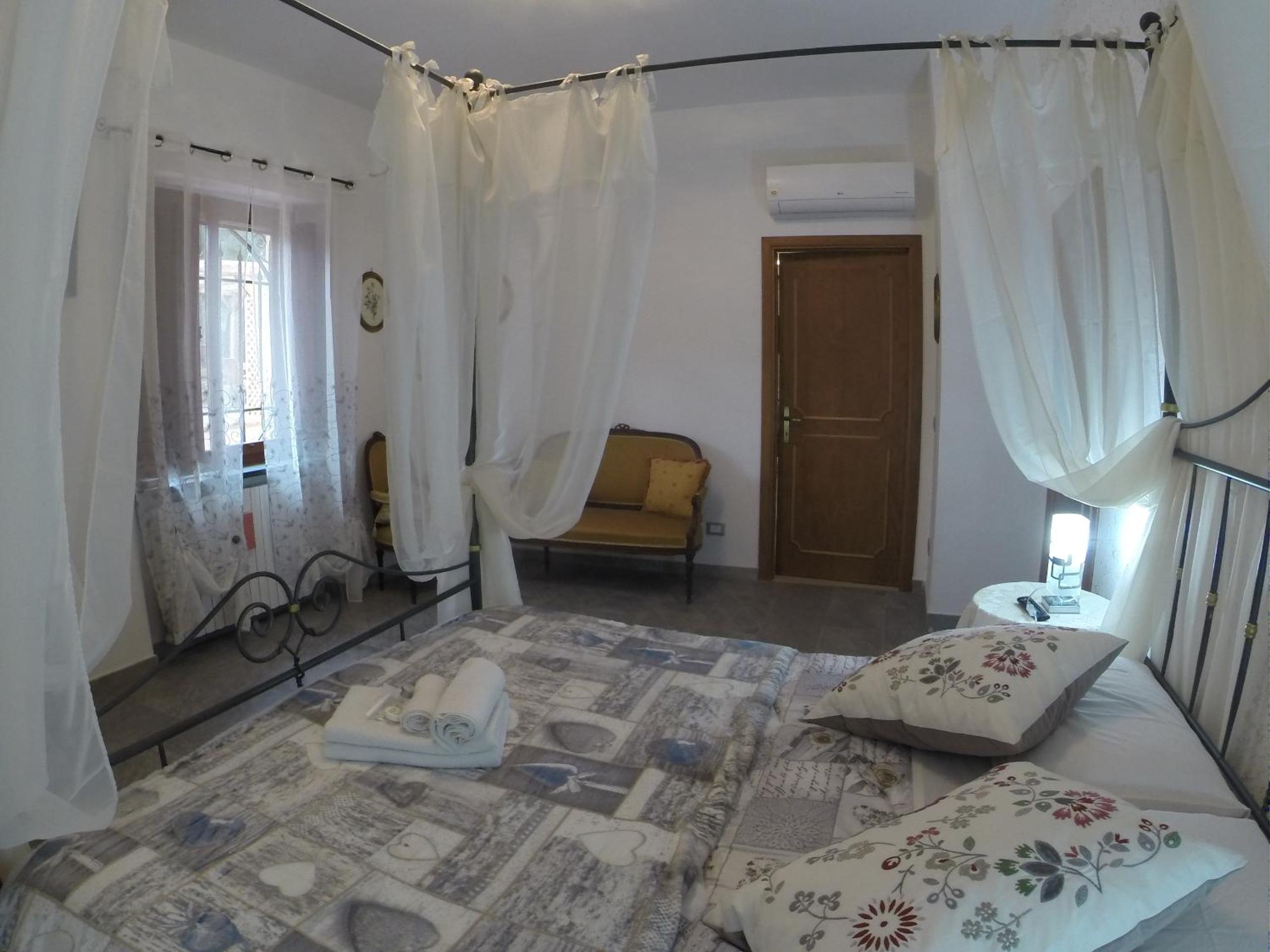 Family Room with Private Bathroom - Photo 12