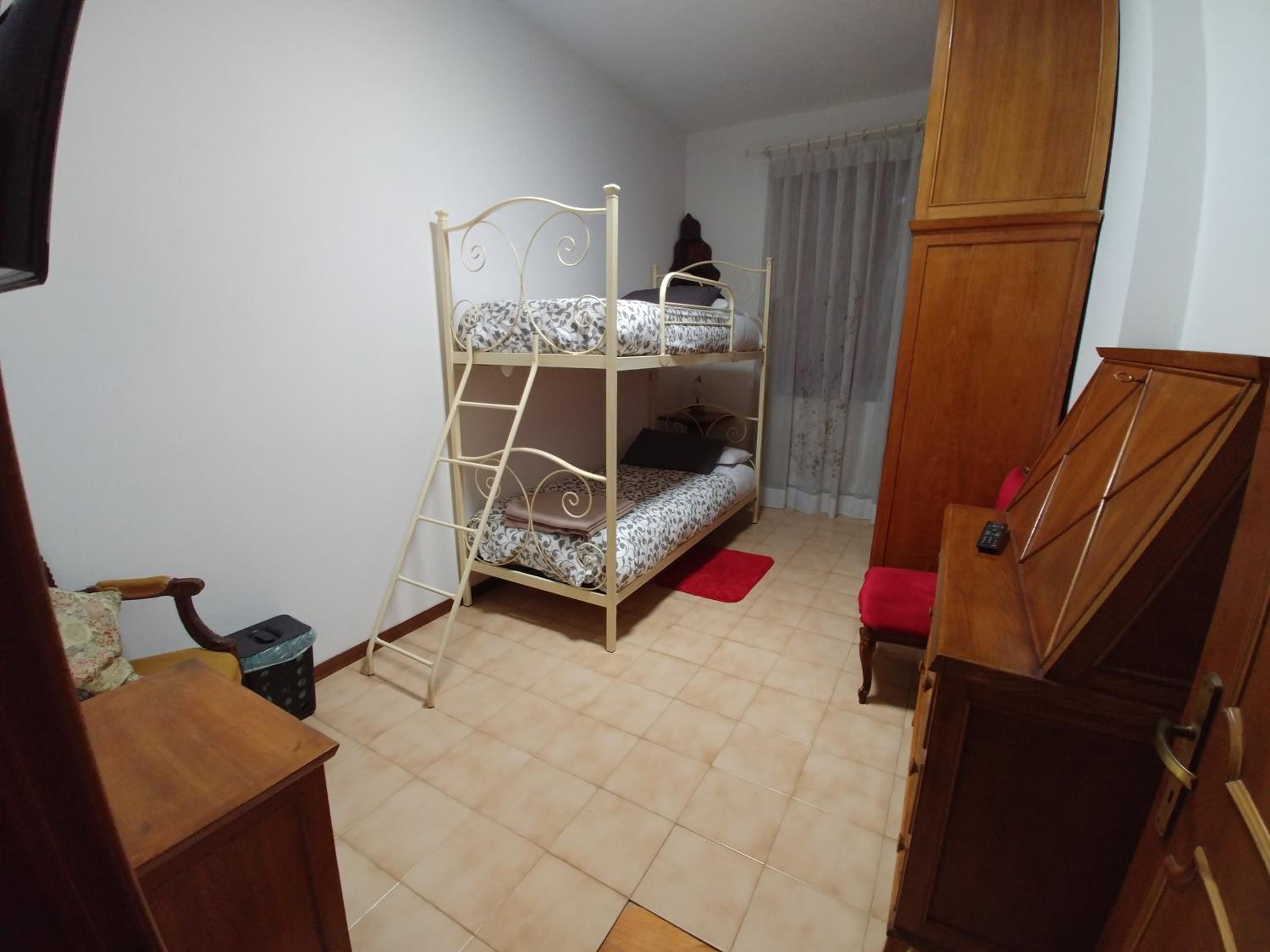 Family Room with Private Bathroom - Photo 18