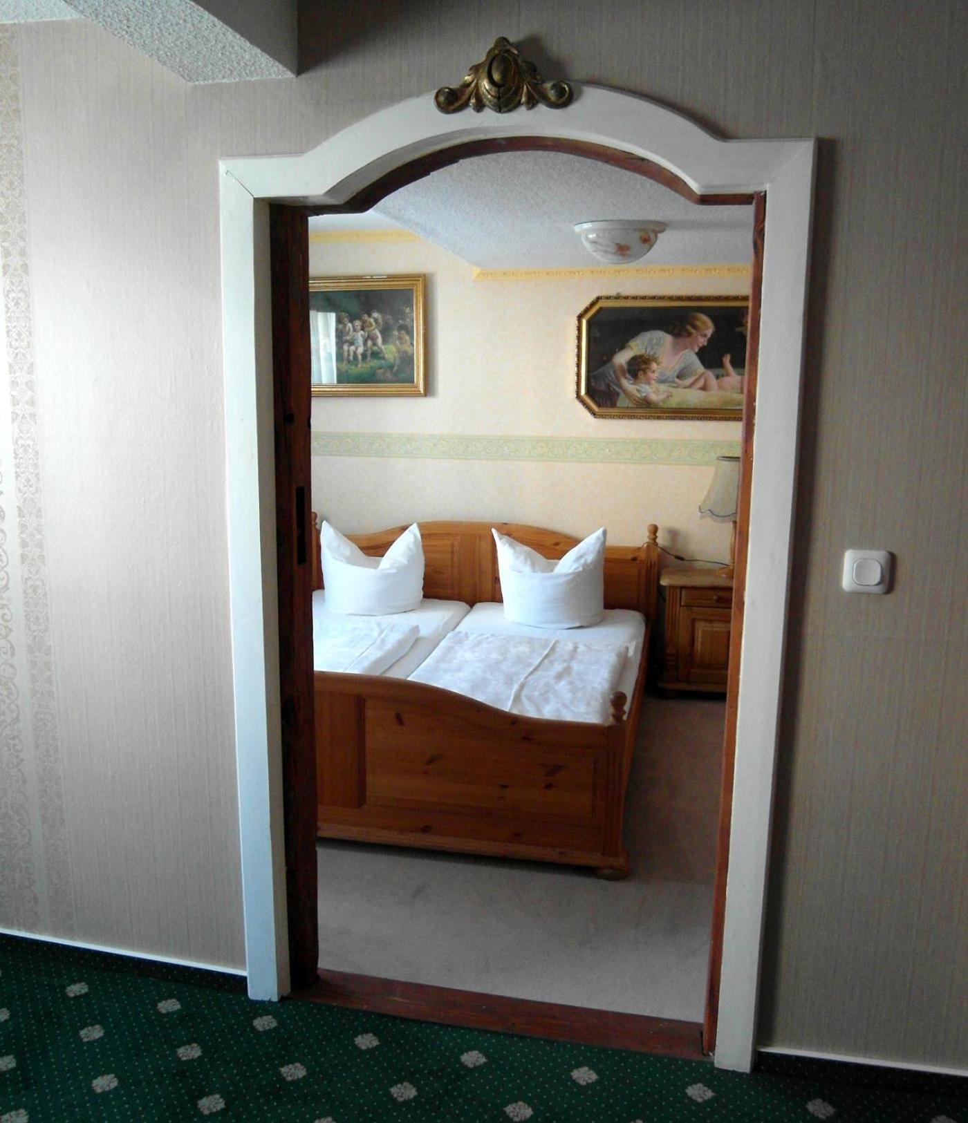 Deluxe Double Room (2 Adults + 1 Child) photo 3