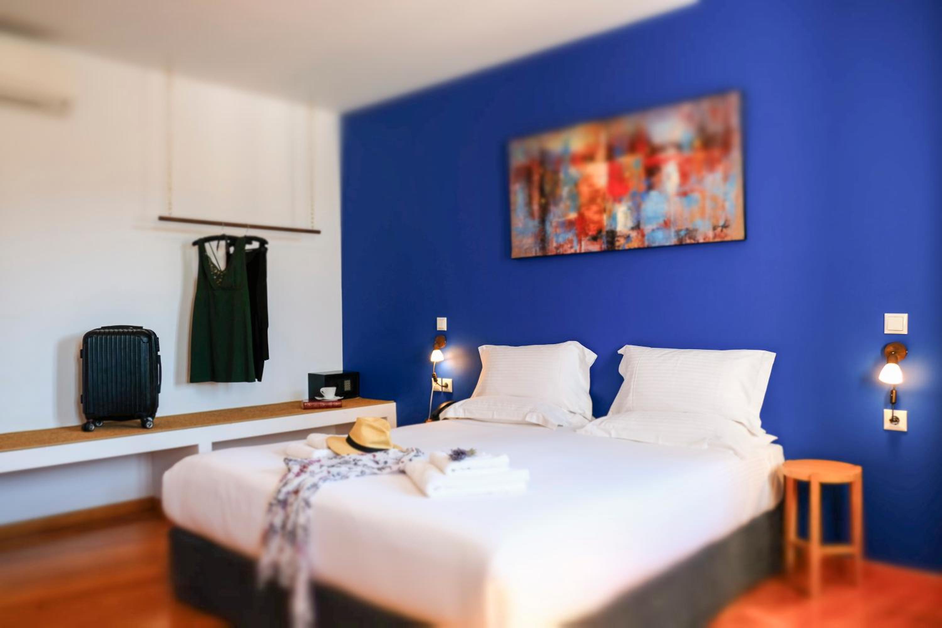 Deluxe Double Room with Street View photo 1