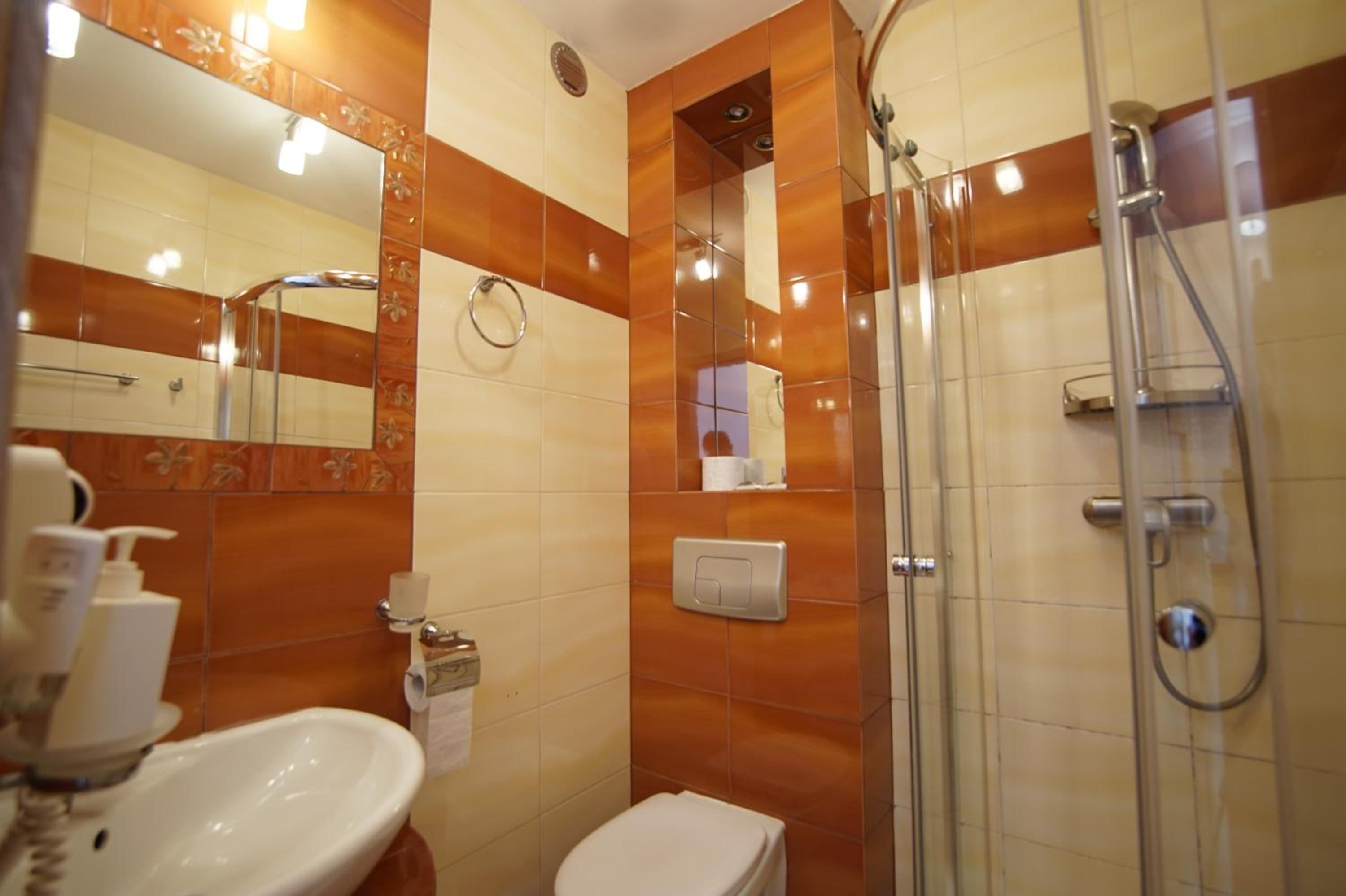 Double Room - Photo 8