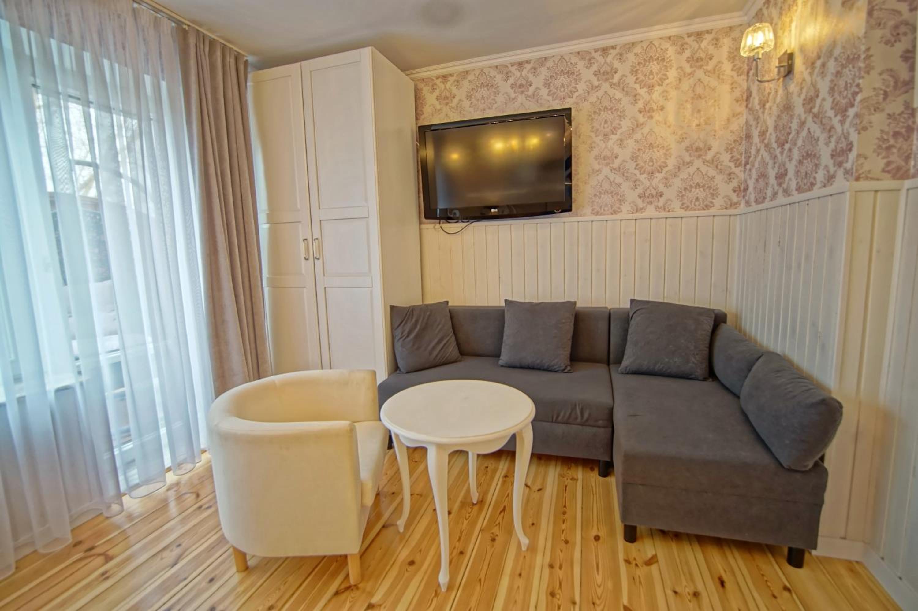 Deluxe Double Room with Extra Bed - Photo 2