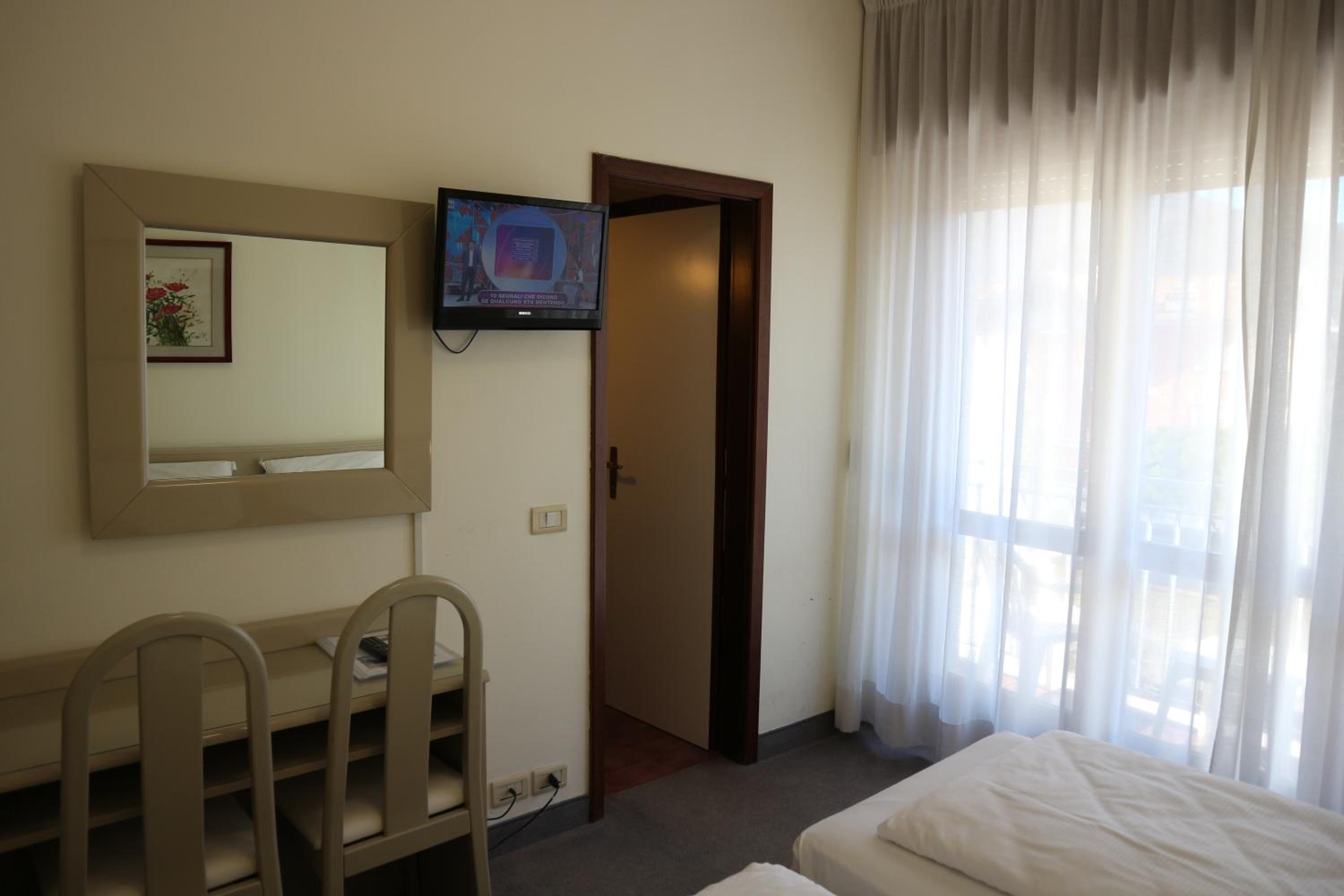 Standard Triple Room photo 3