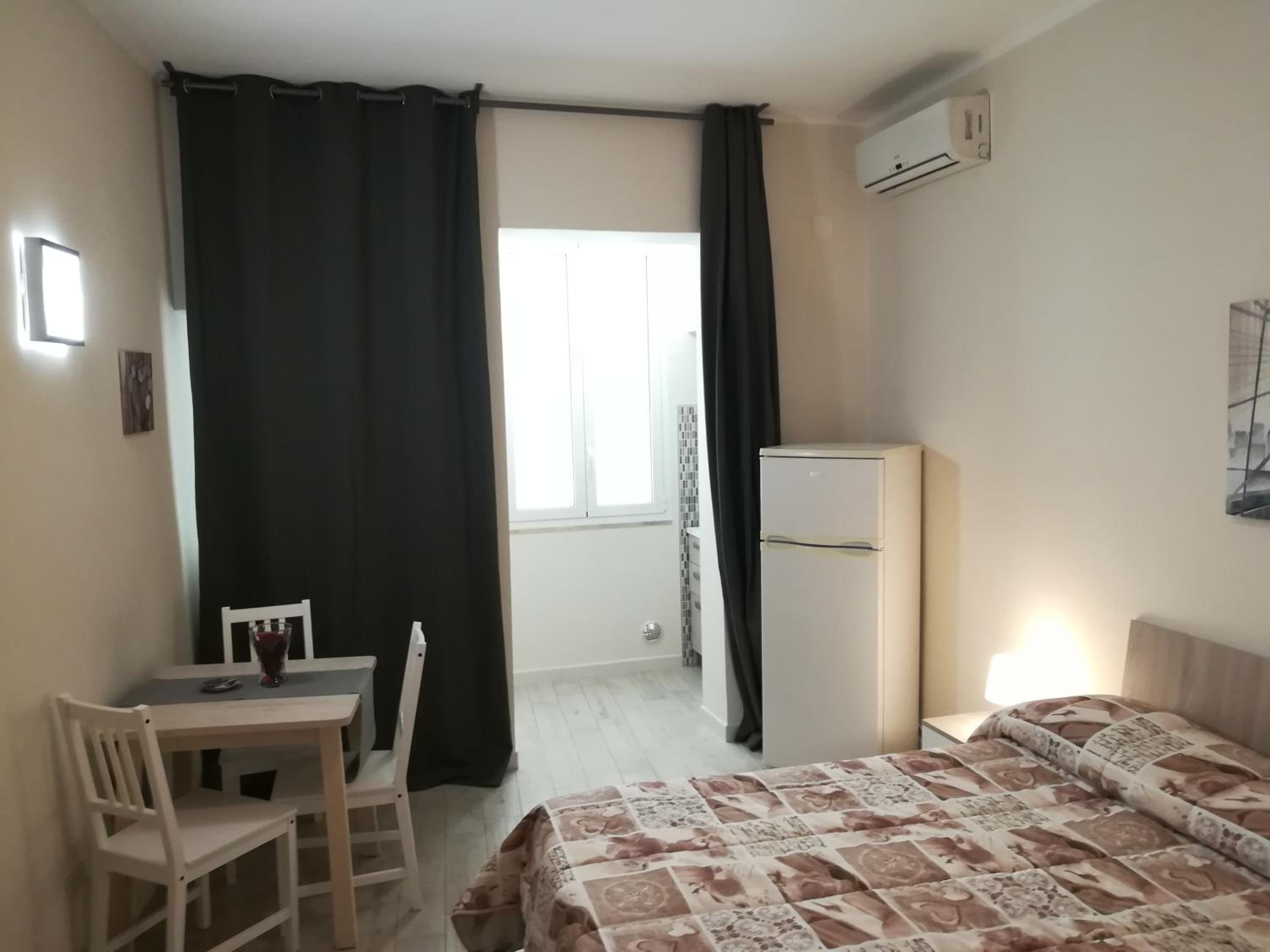 One-Bedroom Apartment photo 2