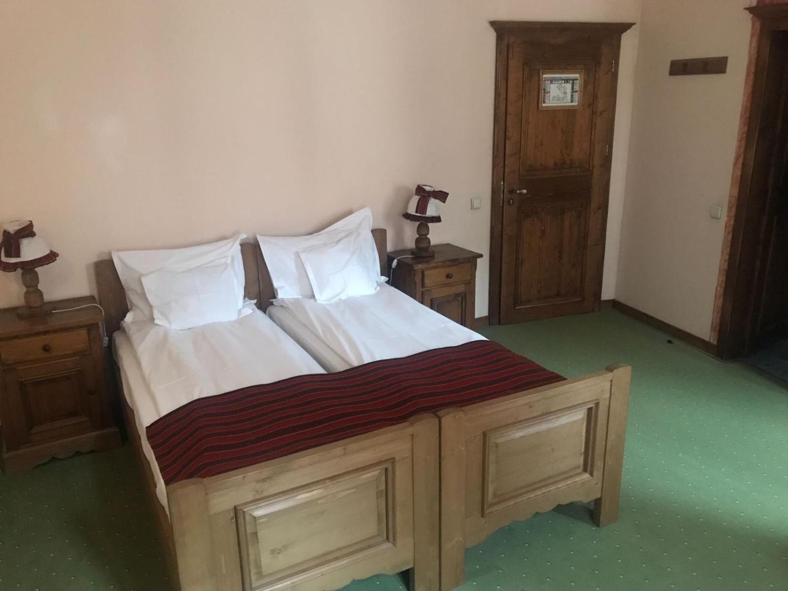 Twin Room - Photo 5