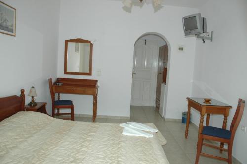 Double or Twin Room with Sea View photo 3