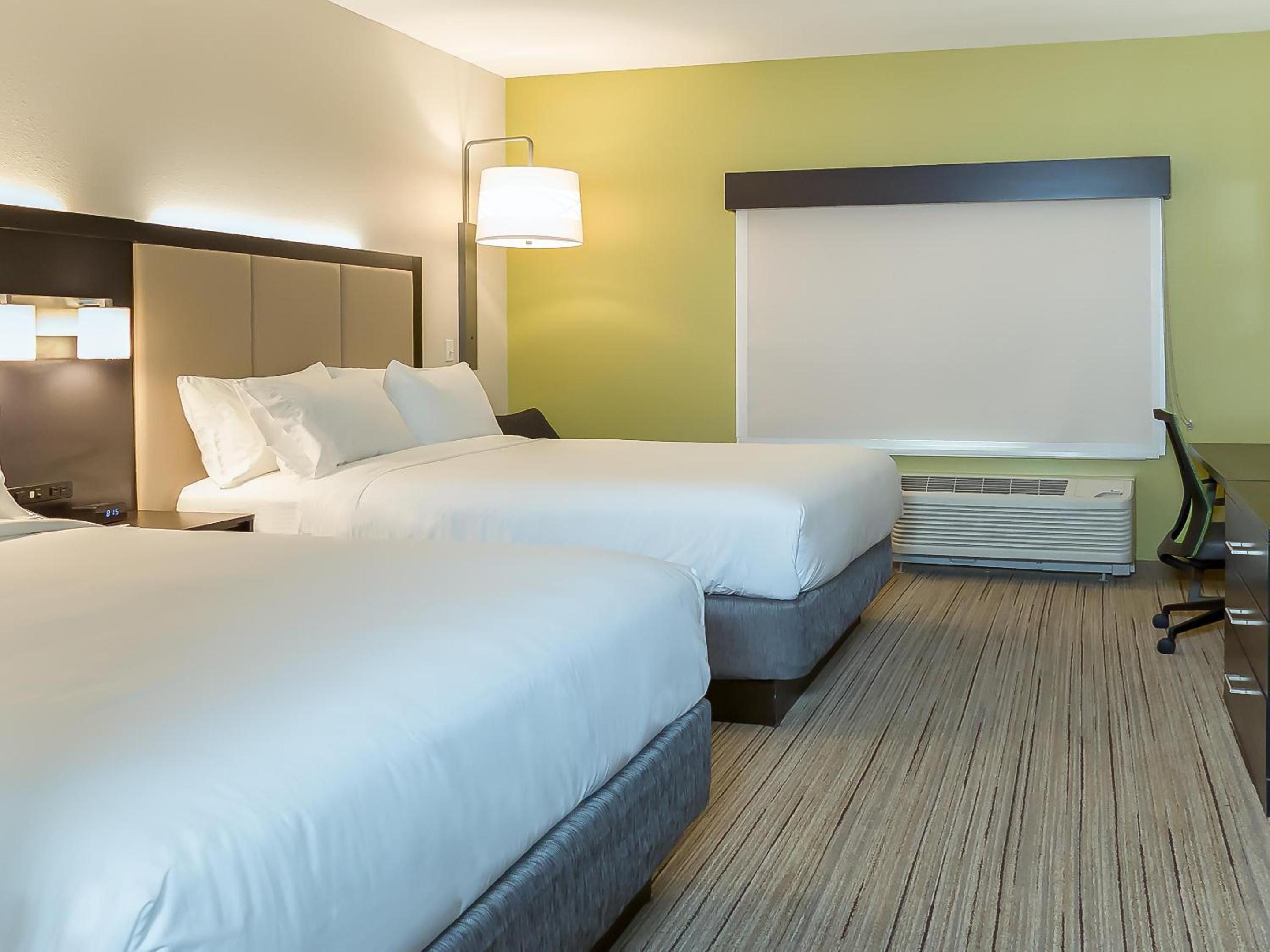 Standard Queen Room with Two Queen Beds and Mobility Accessible Tub - Photo 1