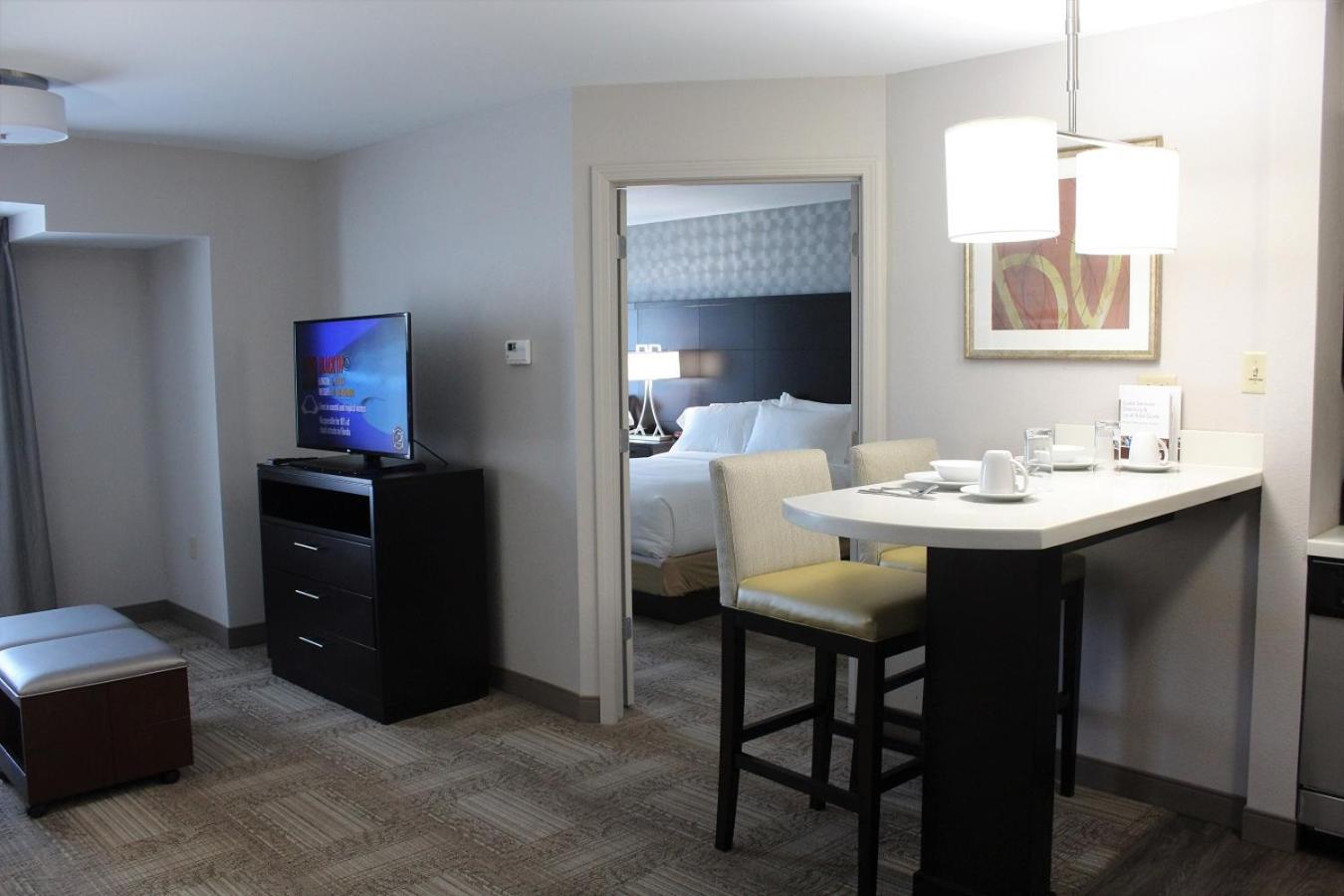 King Room - Hearing Access - Non-Smoking photo 2