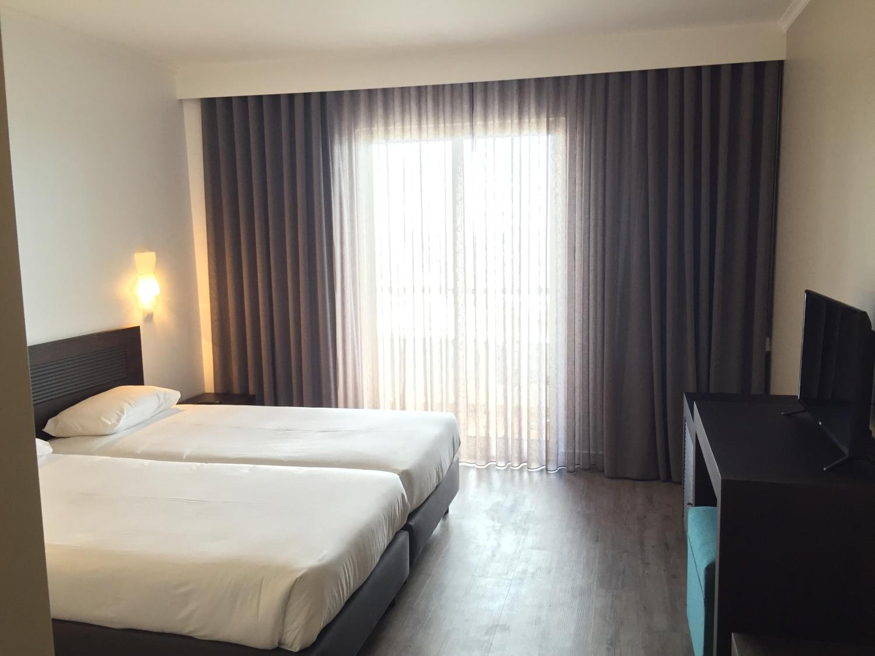Twin Room with Sea View - Photo 1