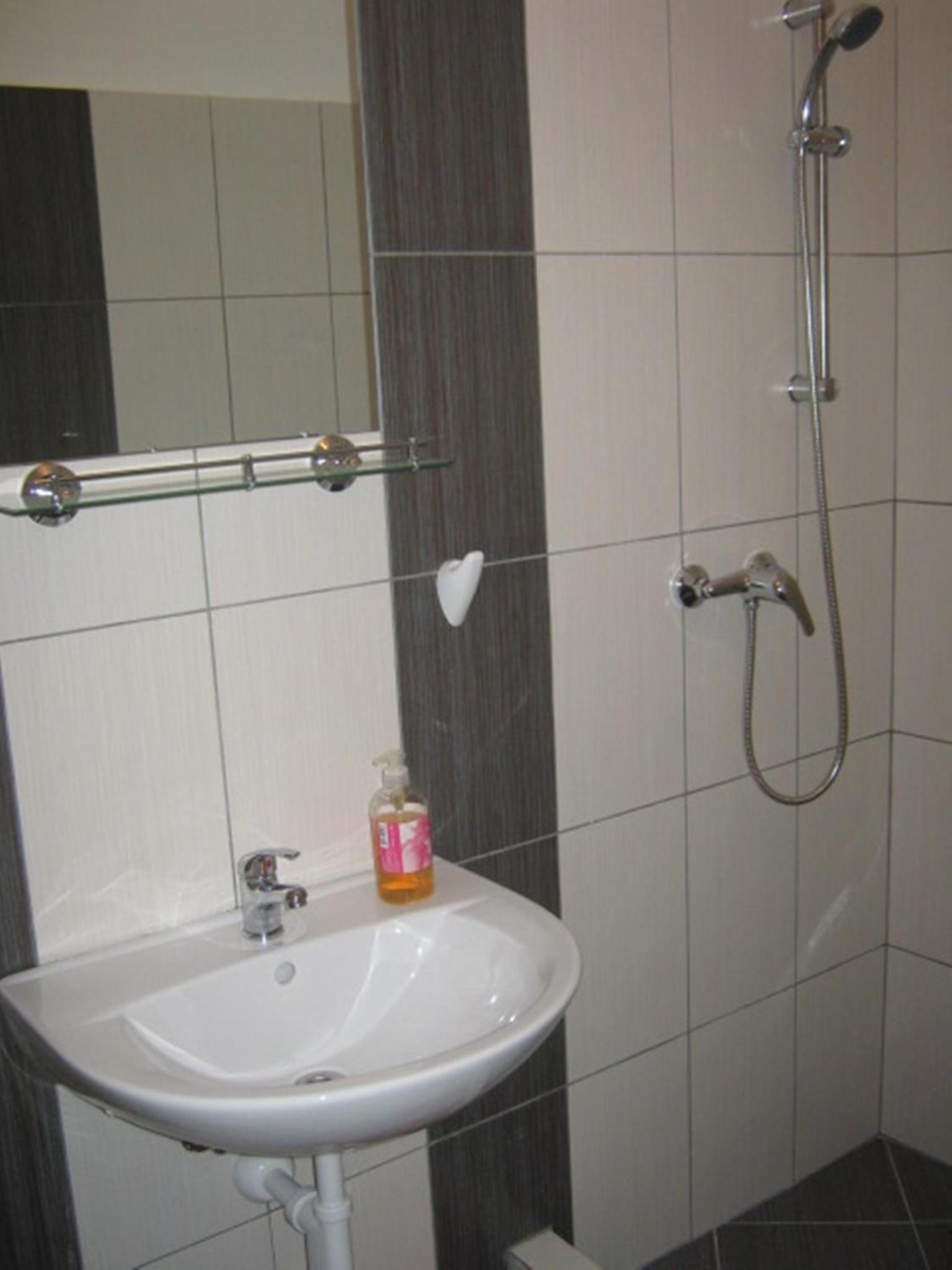 Triple Room - Photo 12