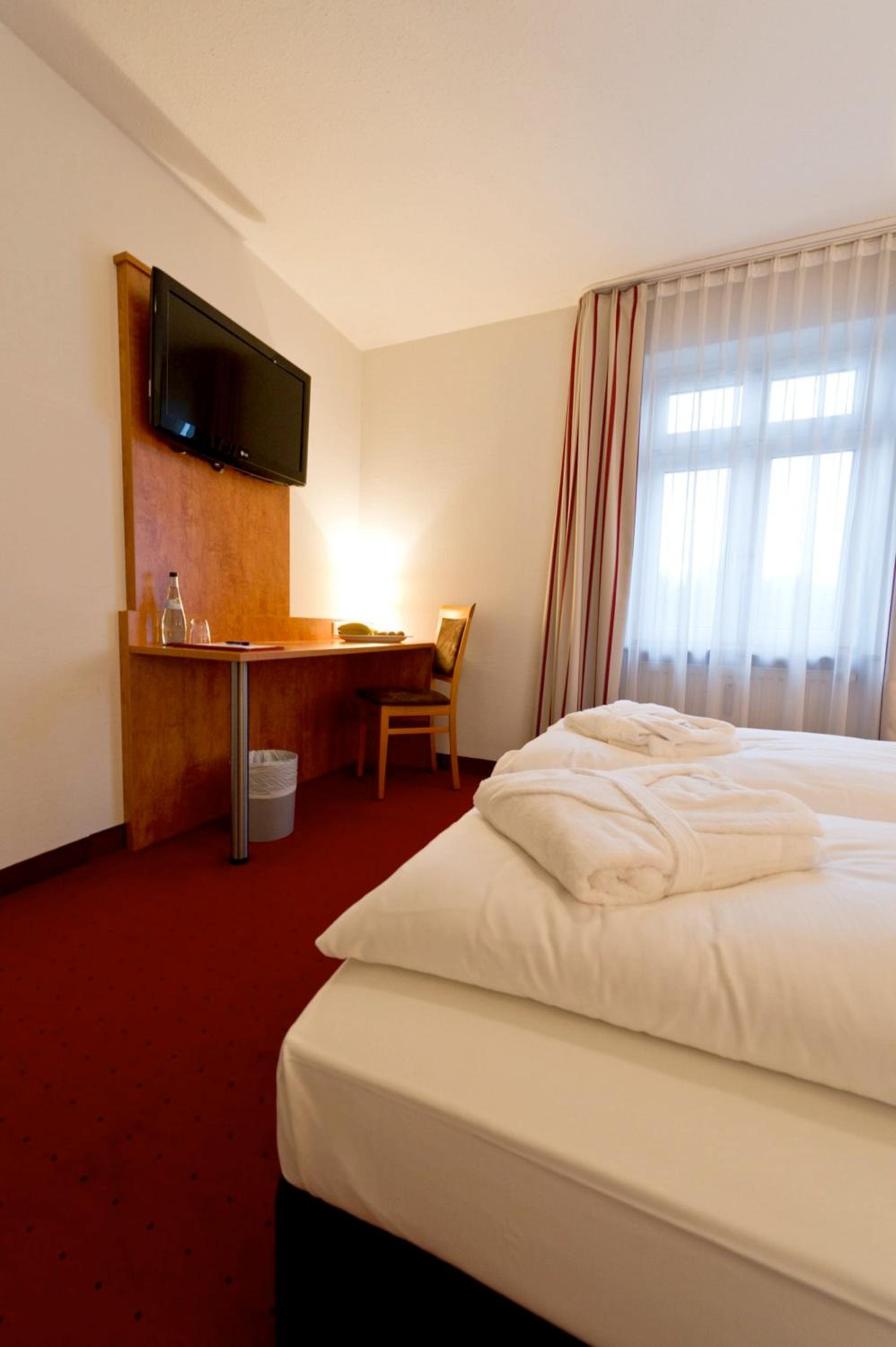 Standard Double Room - Photo 2