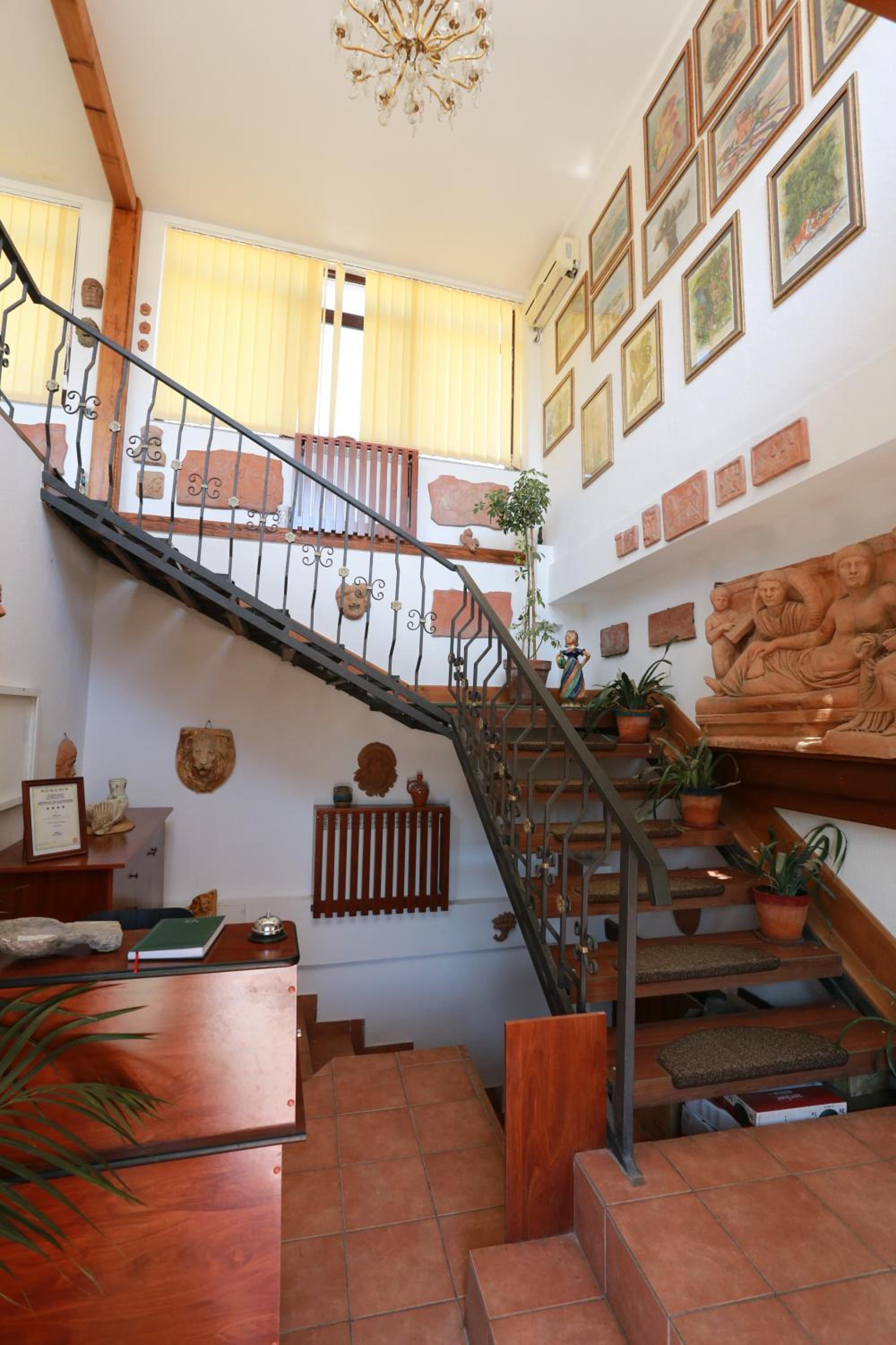 Standard Double Room - Photo 10
