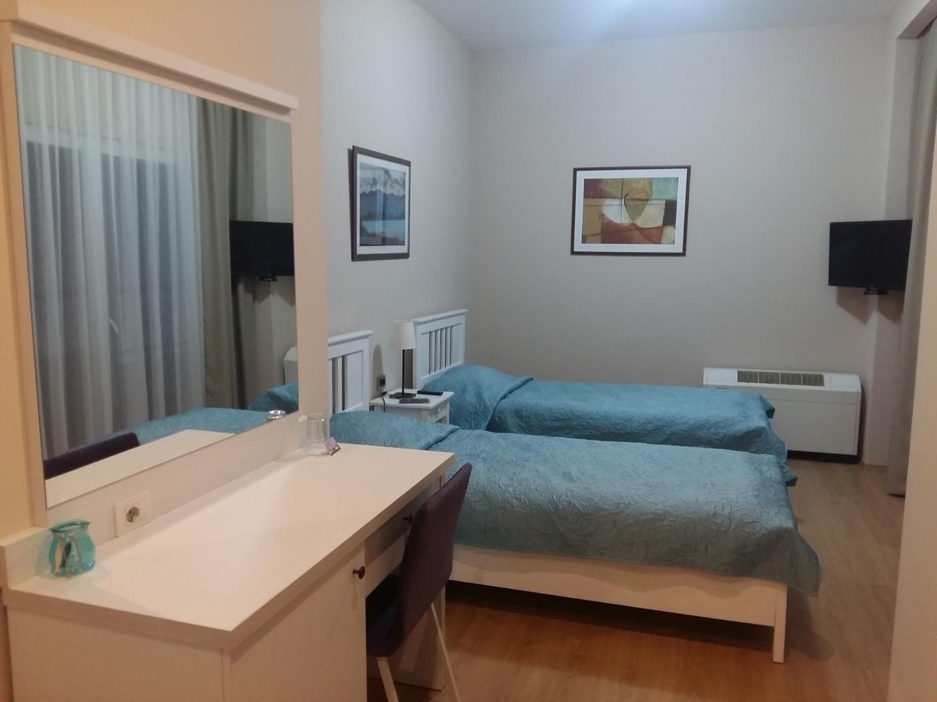 Standard Twin Room with Garden View photo 3