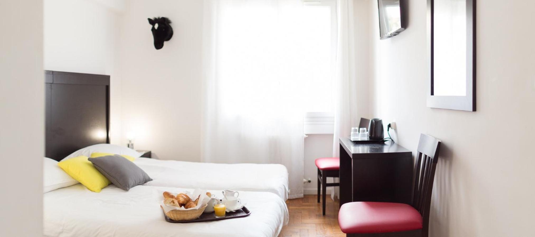 Twin Room - Photo 4