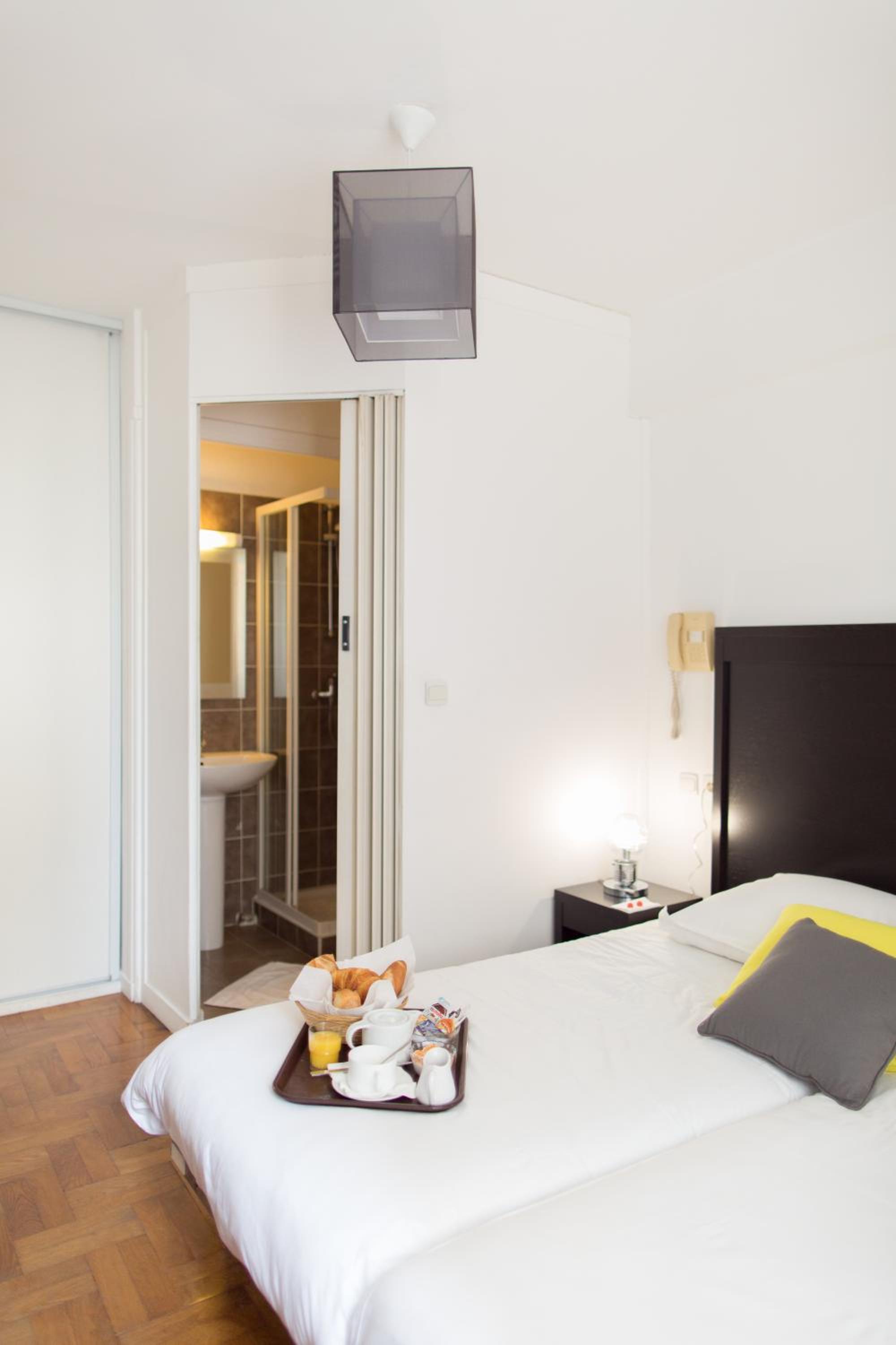 Twin Room - Photo 5