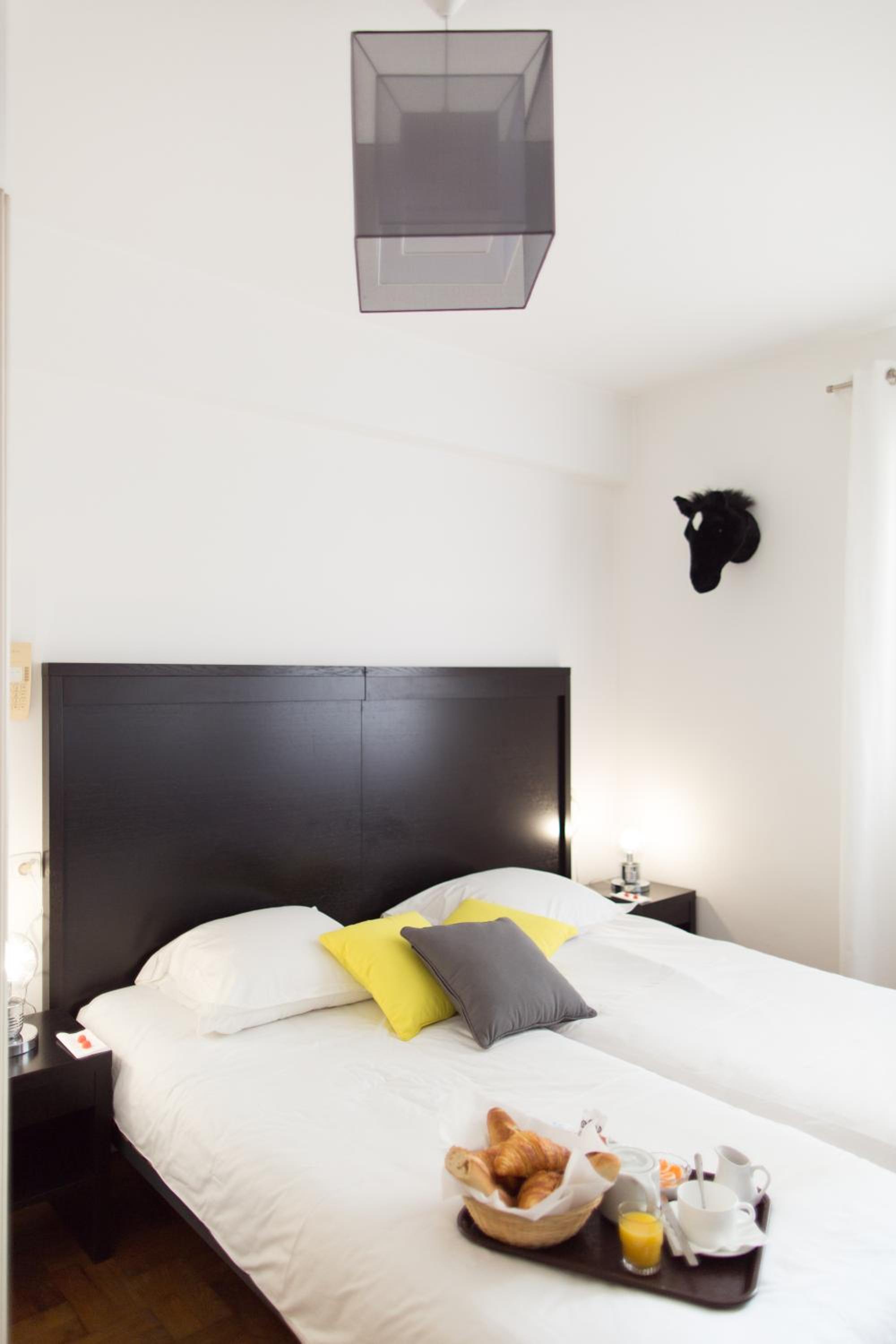 Twin Room - Photo 6