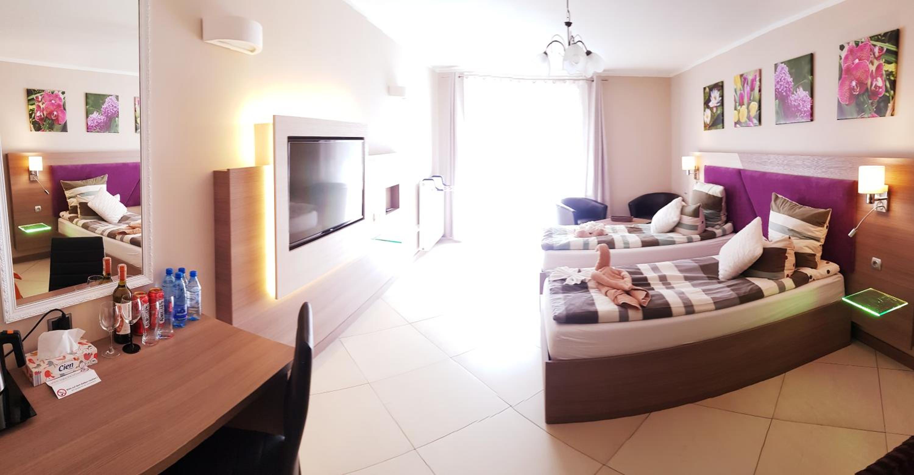 Double or Twin Room with Balcony - Photo 3