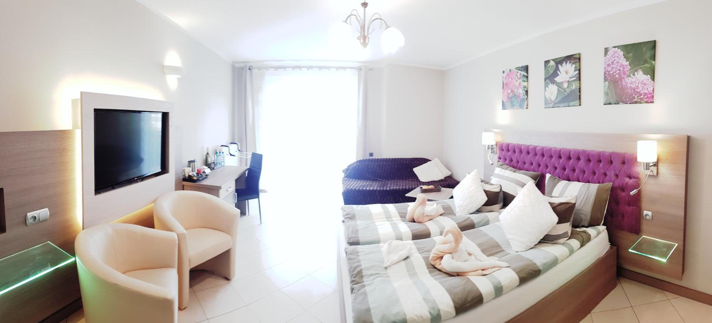 Double or Twin Room with Extra Bed with Balcony - Photo 3