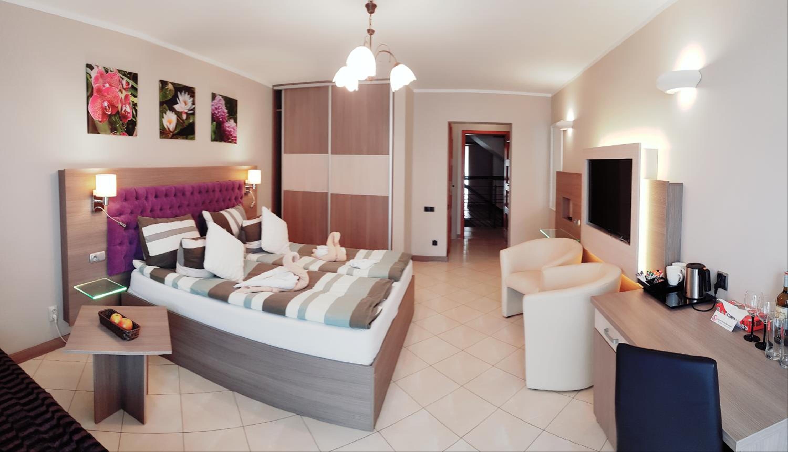 Double or Twin Room with Balcony - Photo 5