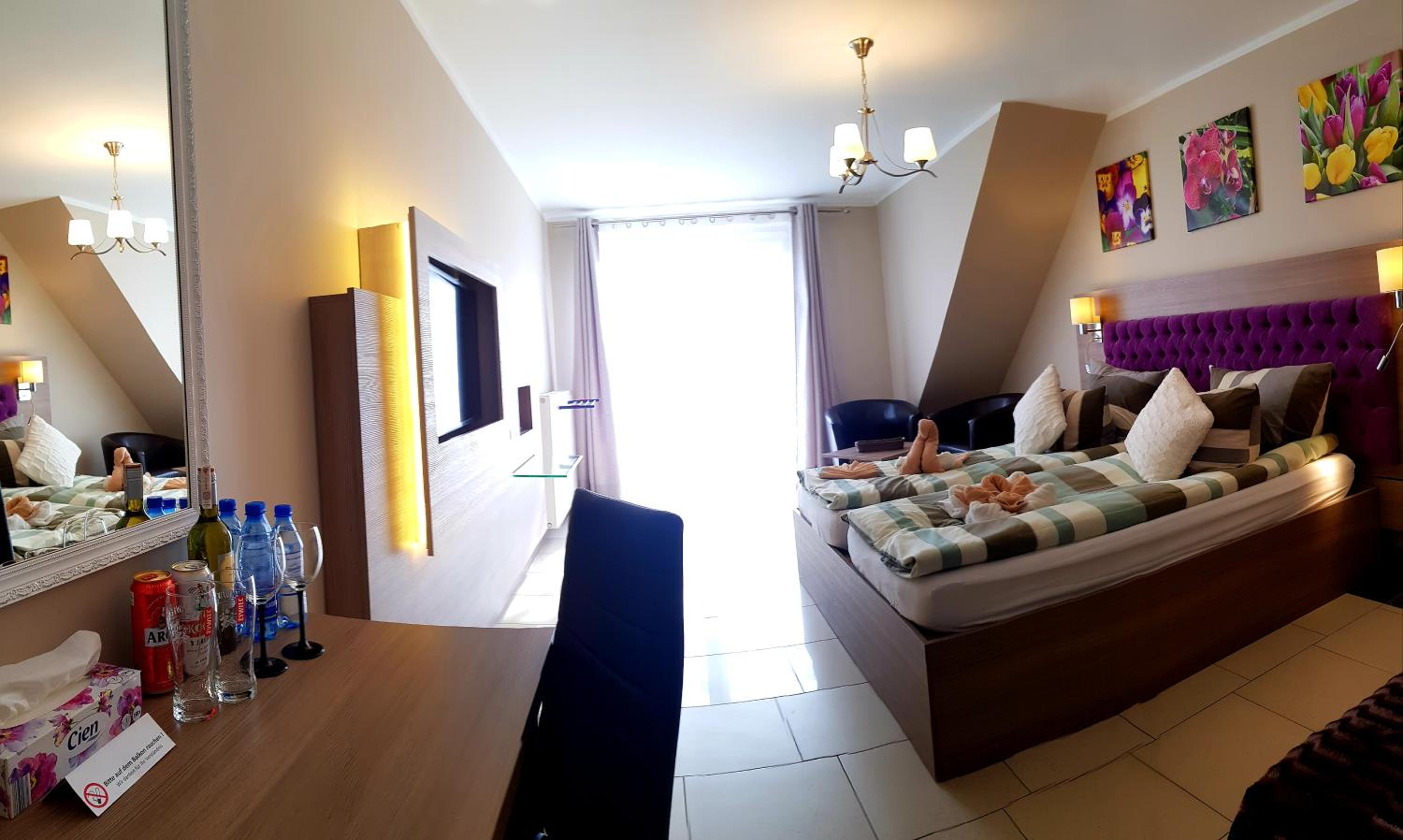 Double or Twin Room with Balcony - Photo 6