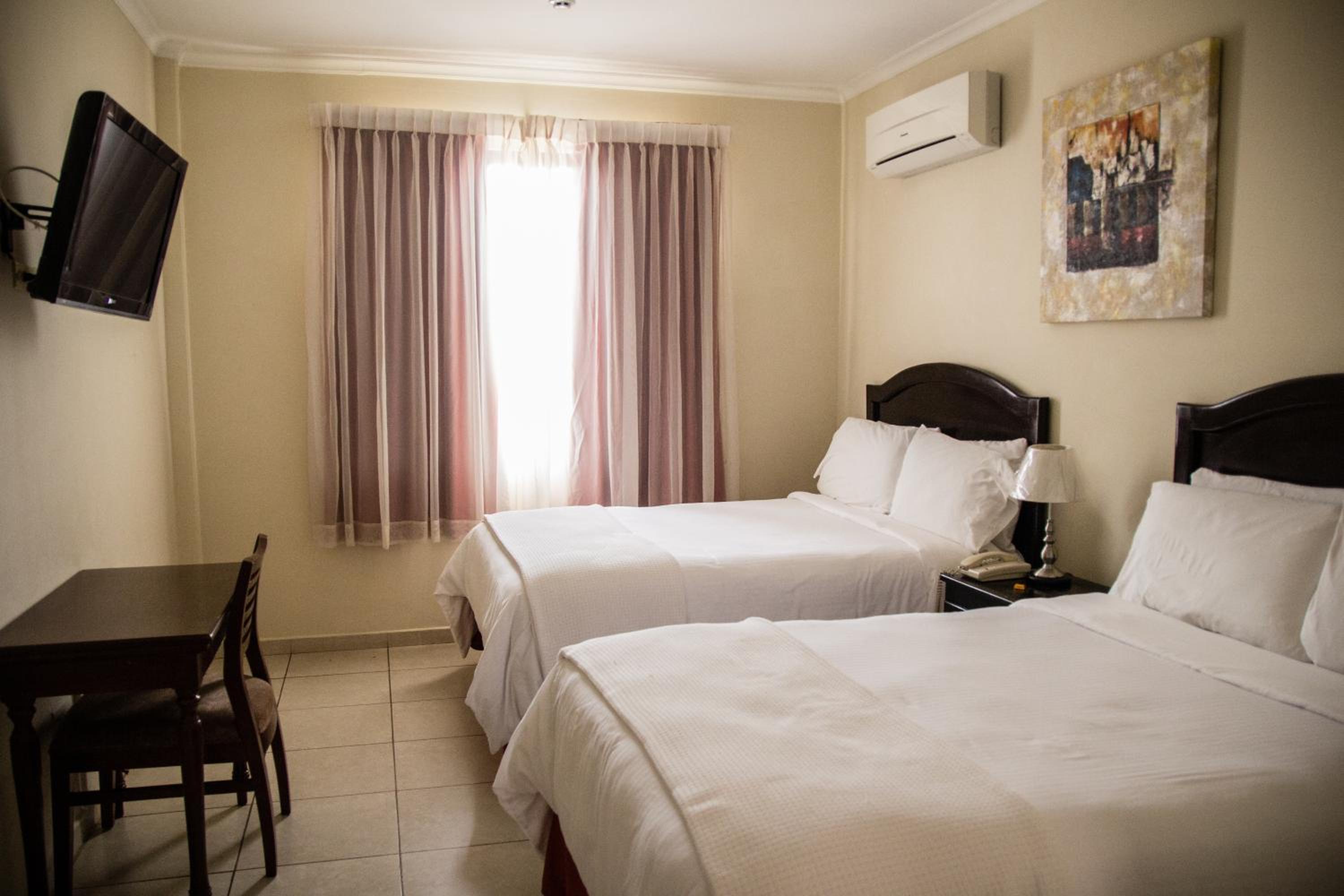 Deluxe Double Room with Two Double Beds photo 3