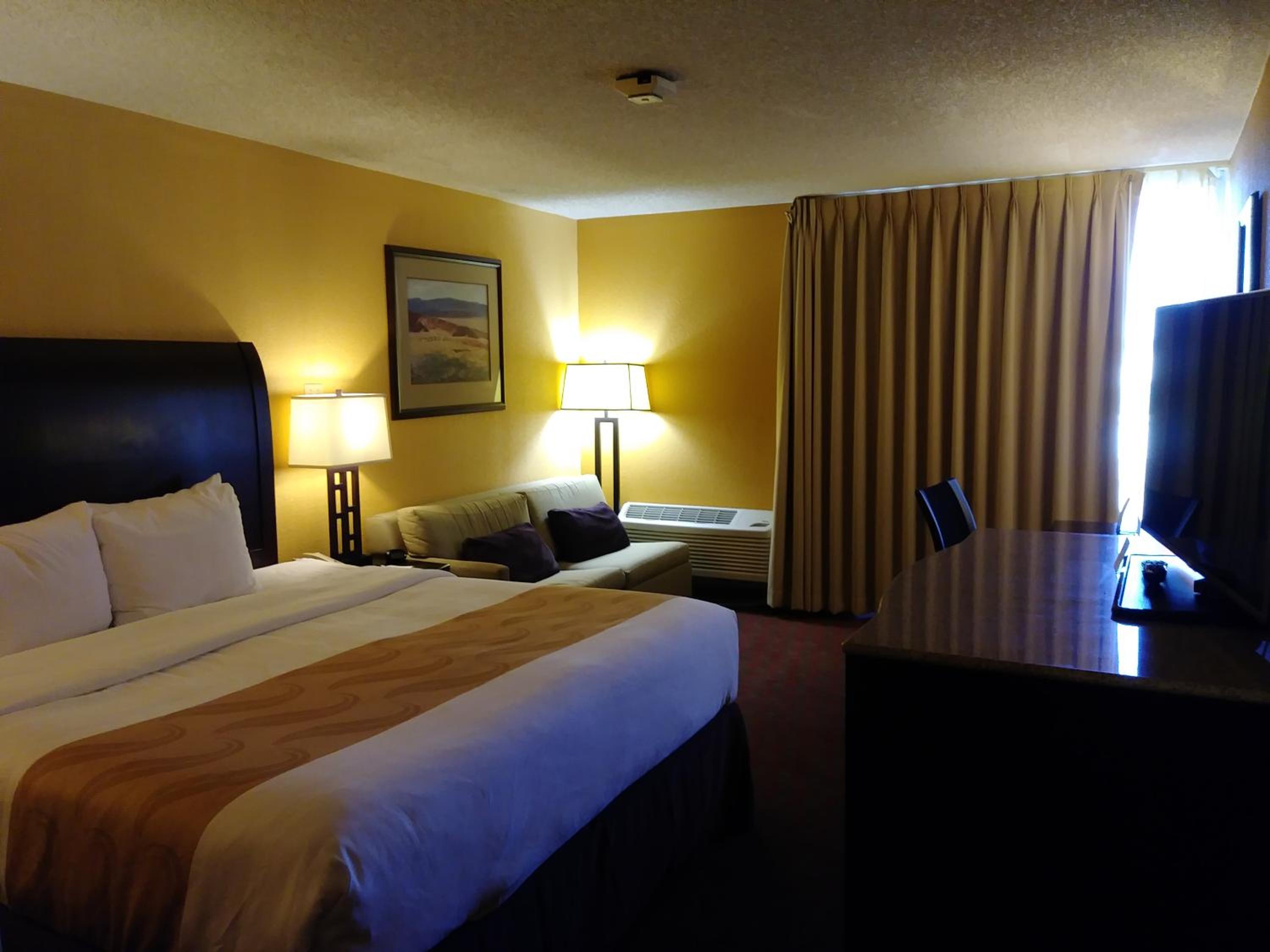 King Room - Non-Smoking - Photo 3