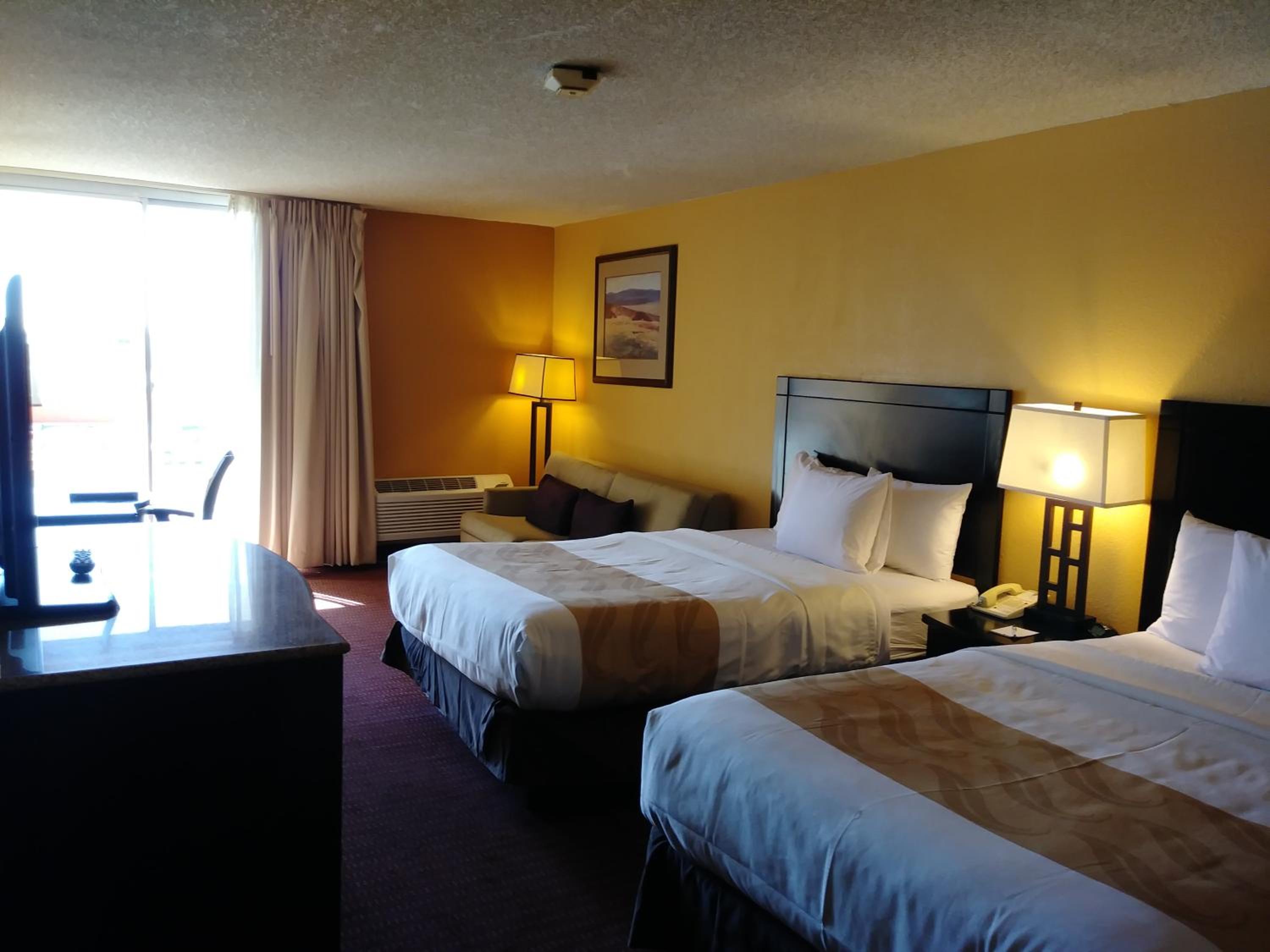Double Room with Two Double Beds - Non-Smoking - Photo 2