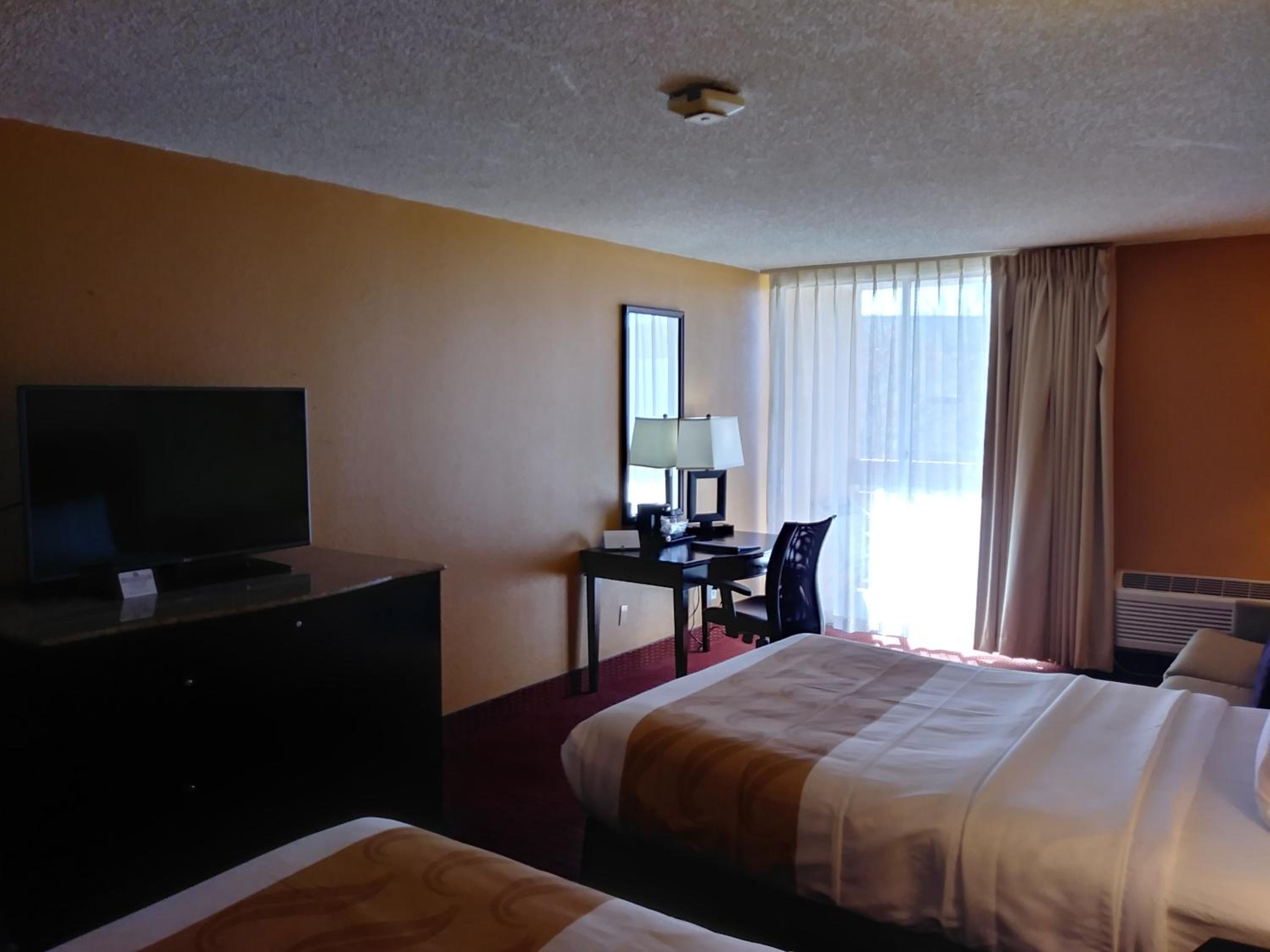 Double Room with Two Double Beds - Non-Smoking - Photo 3