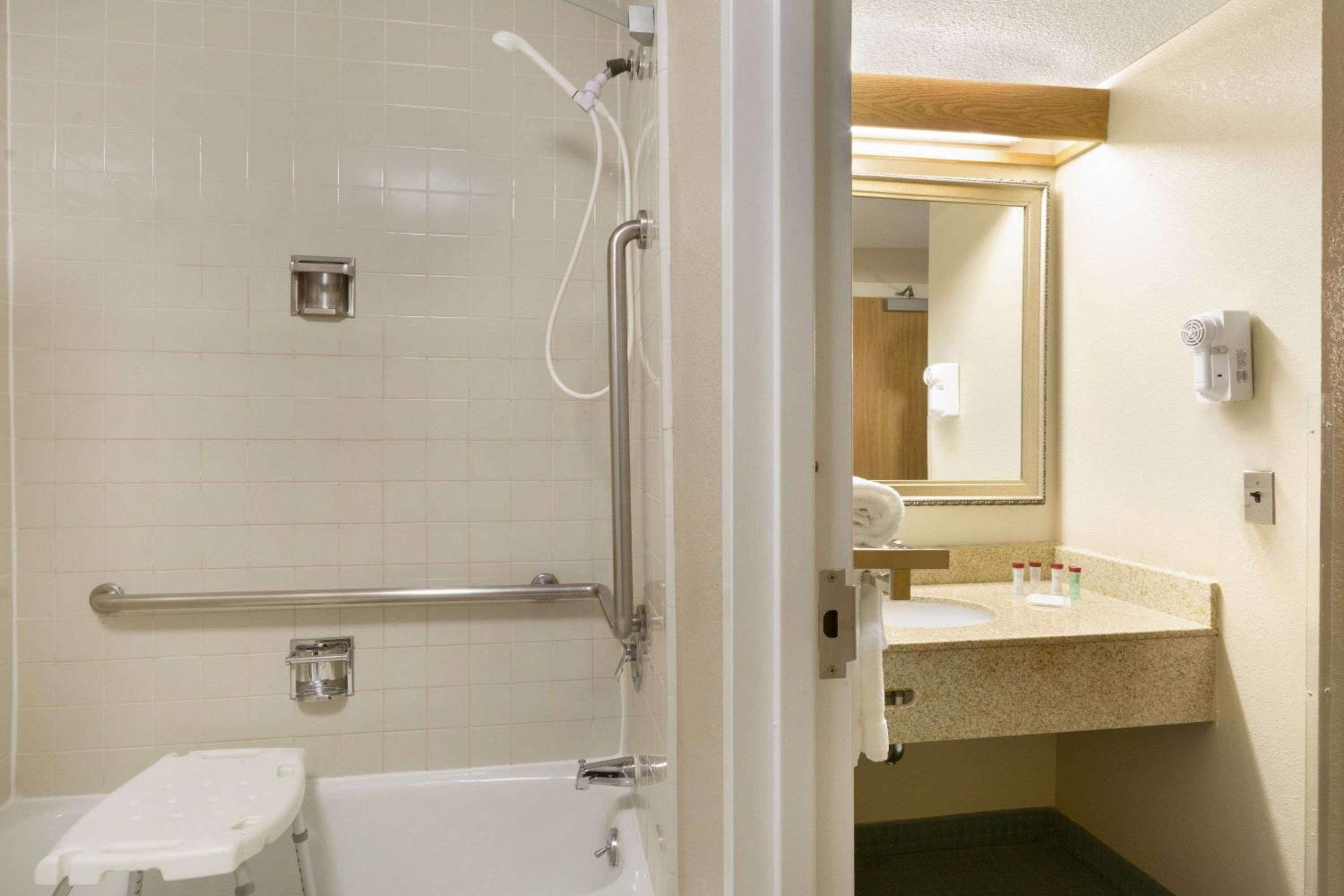 King Room - Mobility Access - Photo 2