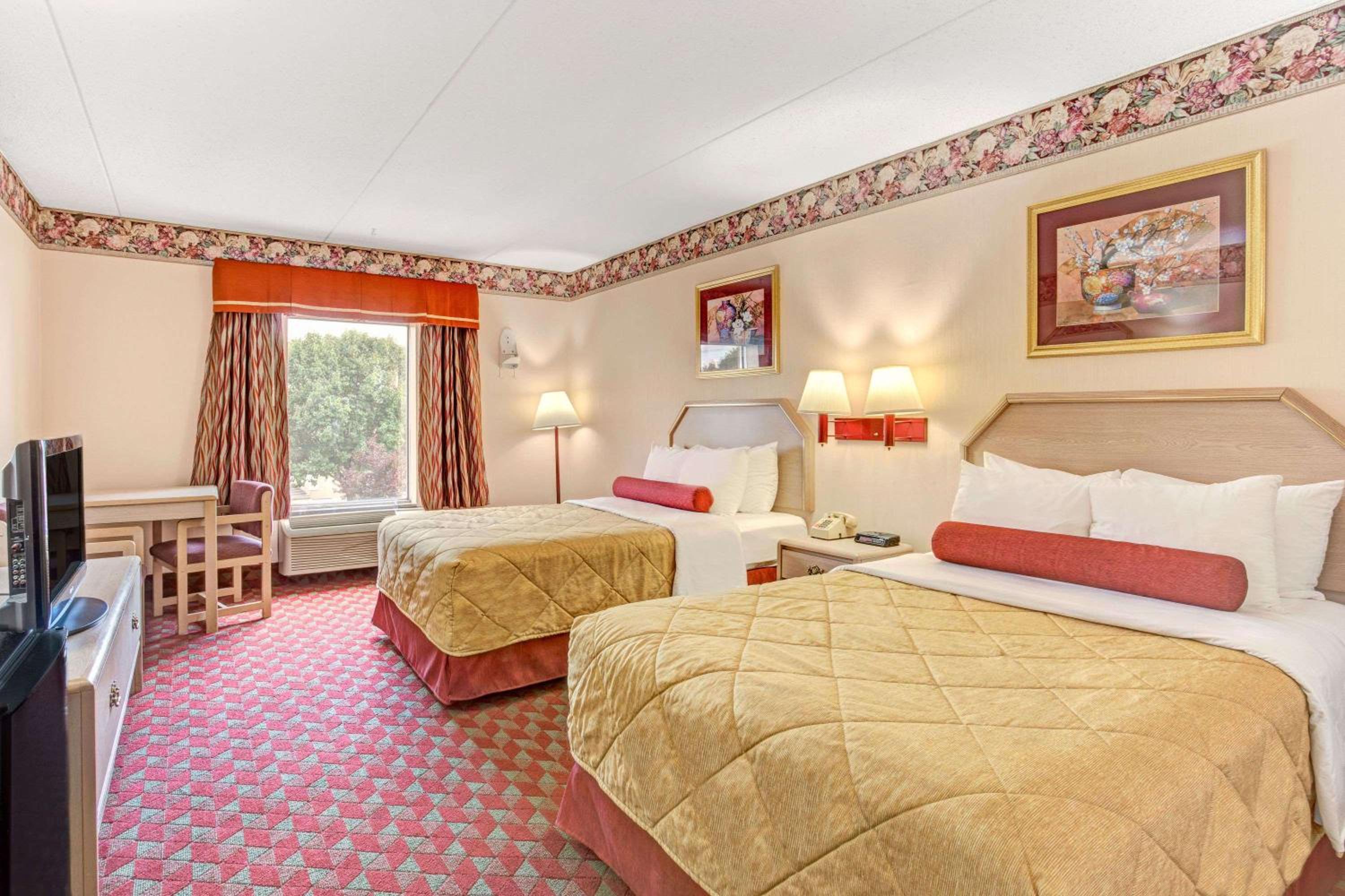 Double Room with Two Double Beds - Second Floor/Non-Smoking - Photo 3