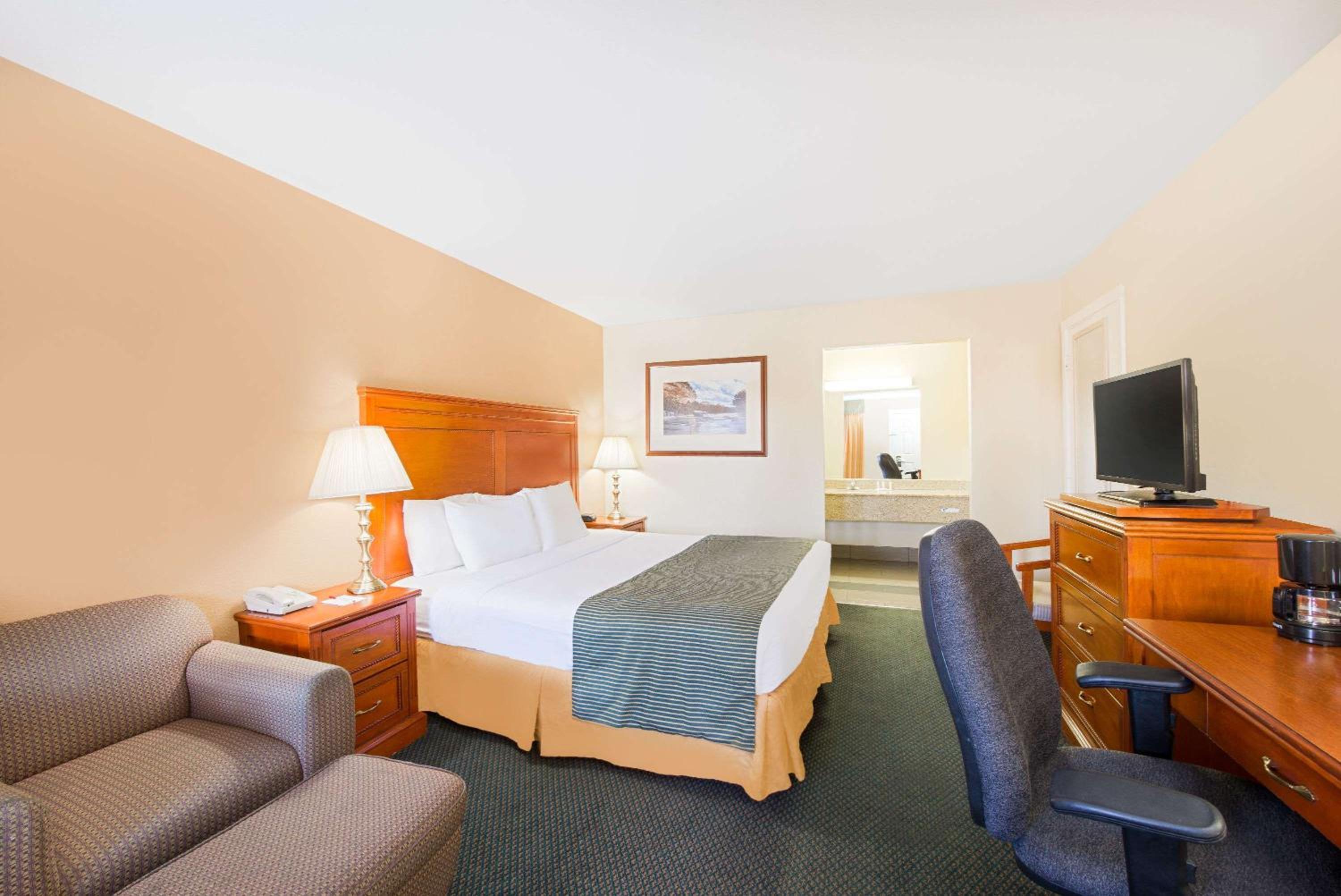 King Studio Suite, Non-Smoking - Photo 4