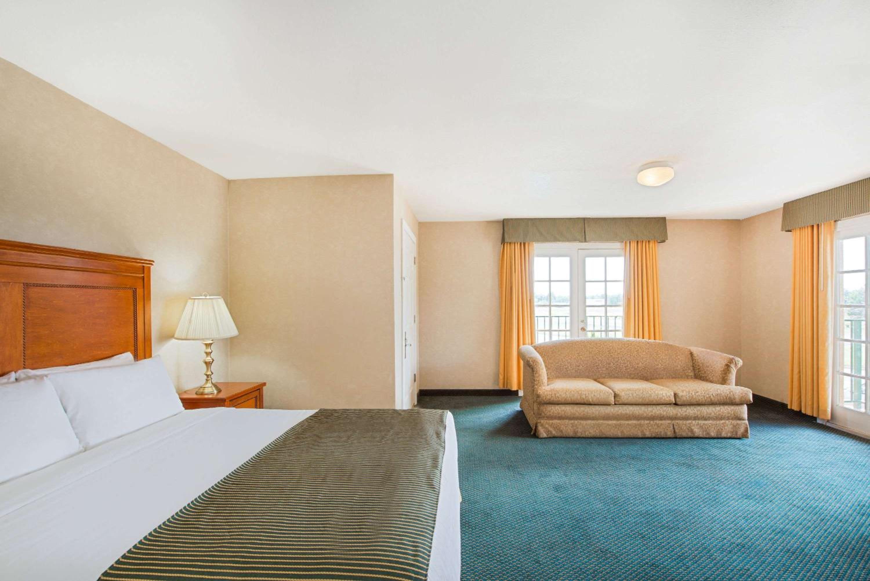 King Studio Suite, Non-Smoking - Photo 2