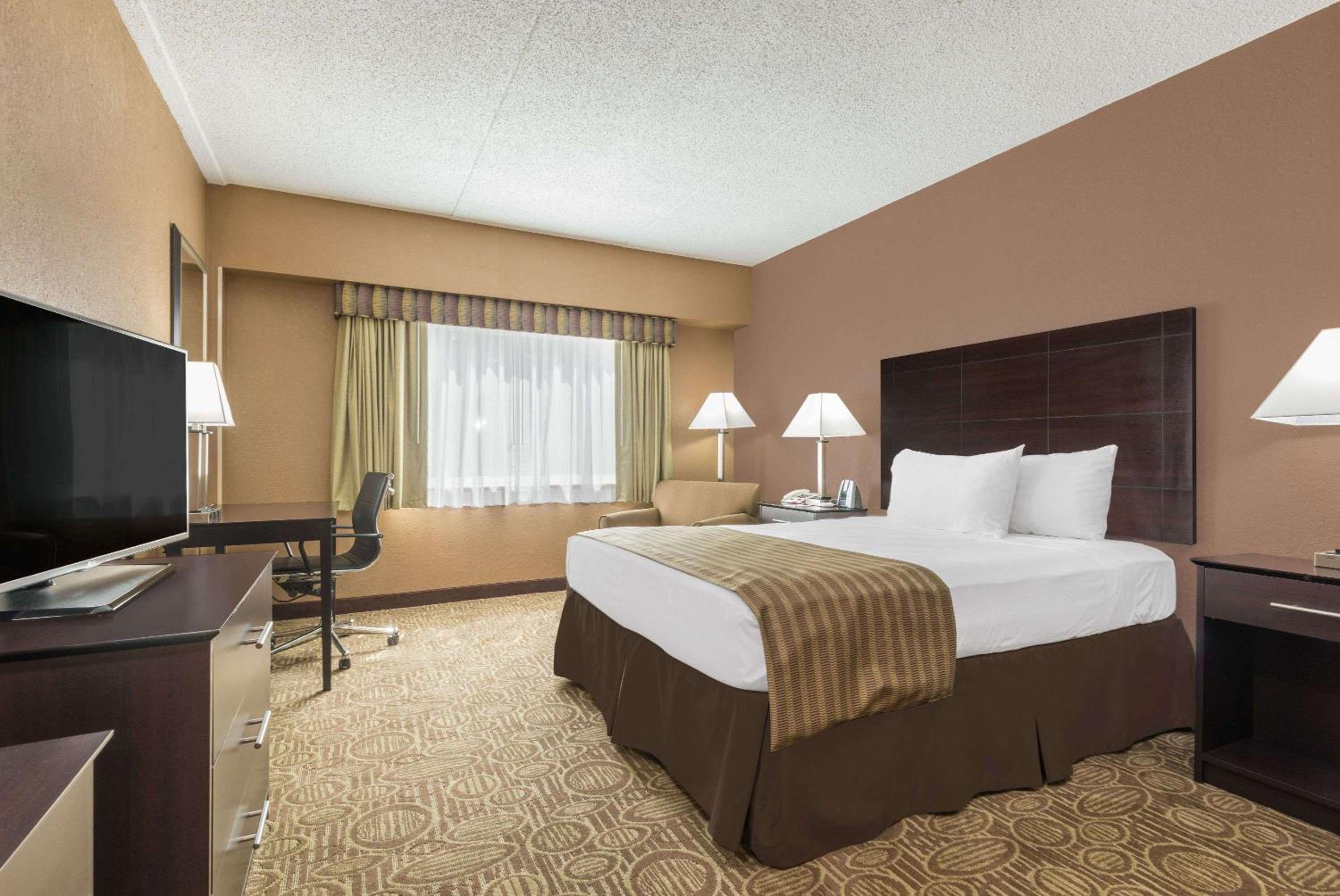 Business King Room - Non-Smoking - Photo 1