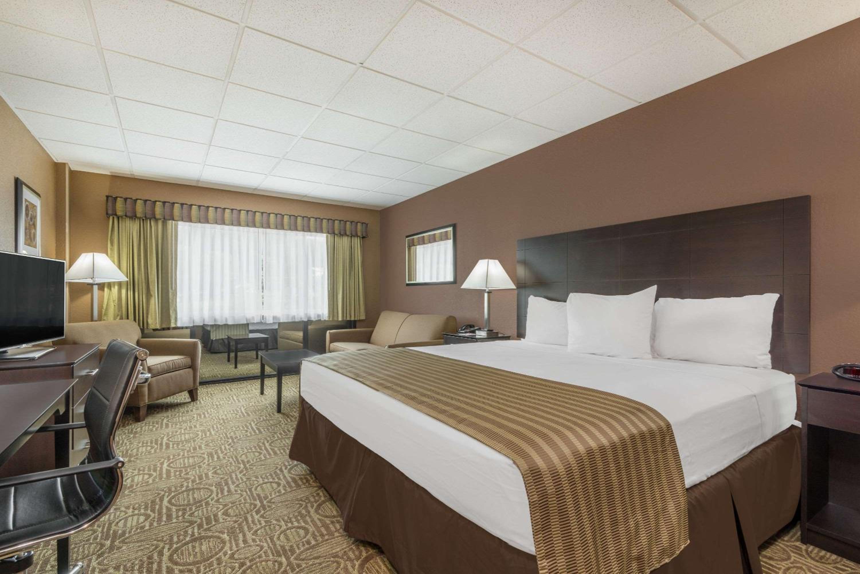 Business King Room - Non-Smoking - Photo 3