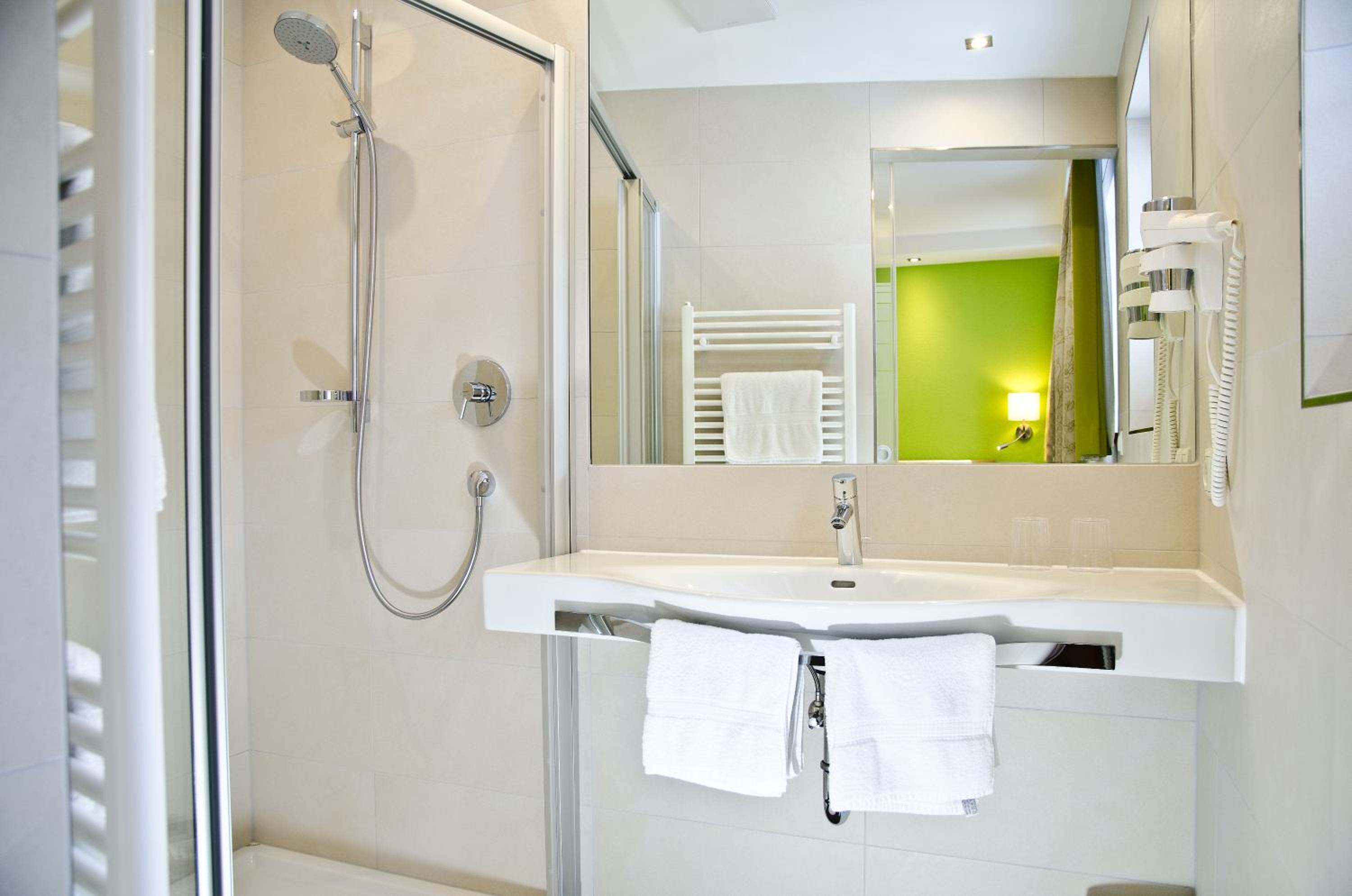 Two-Bedroom Apartment with Balcony photo 3
