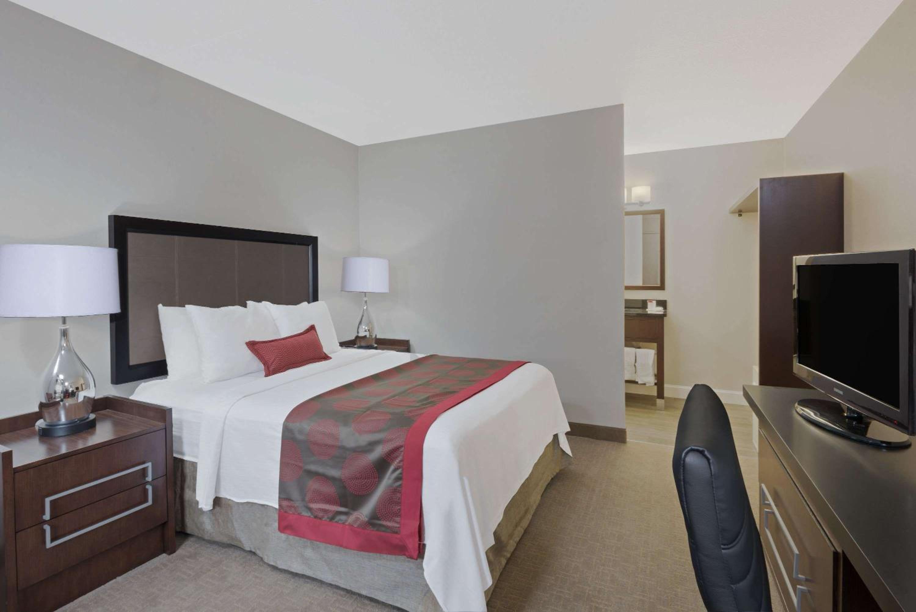 Queen Room - Mobility Access/Non-Smoking