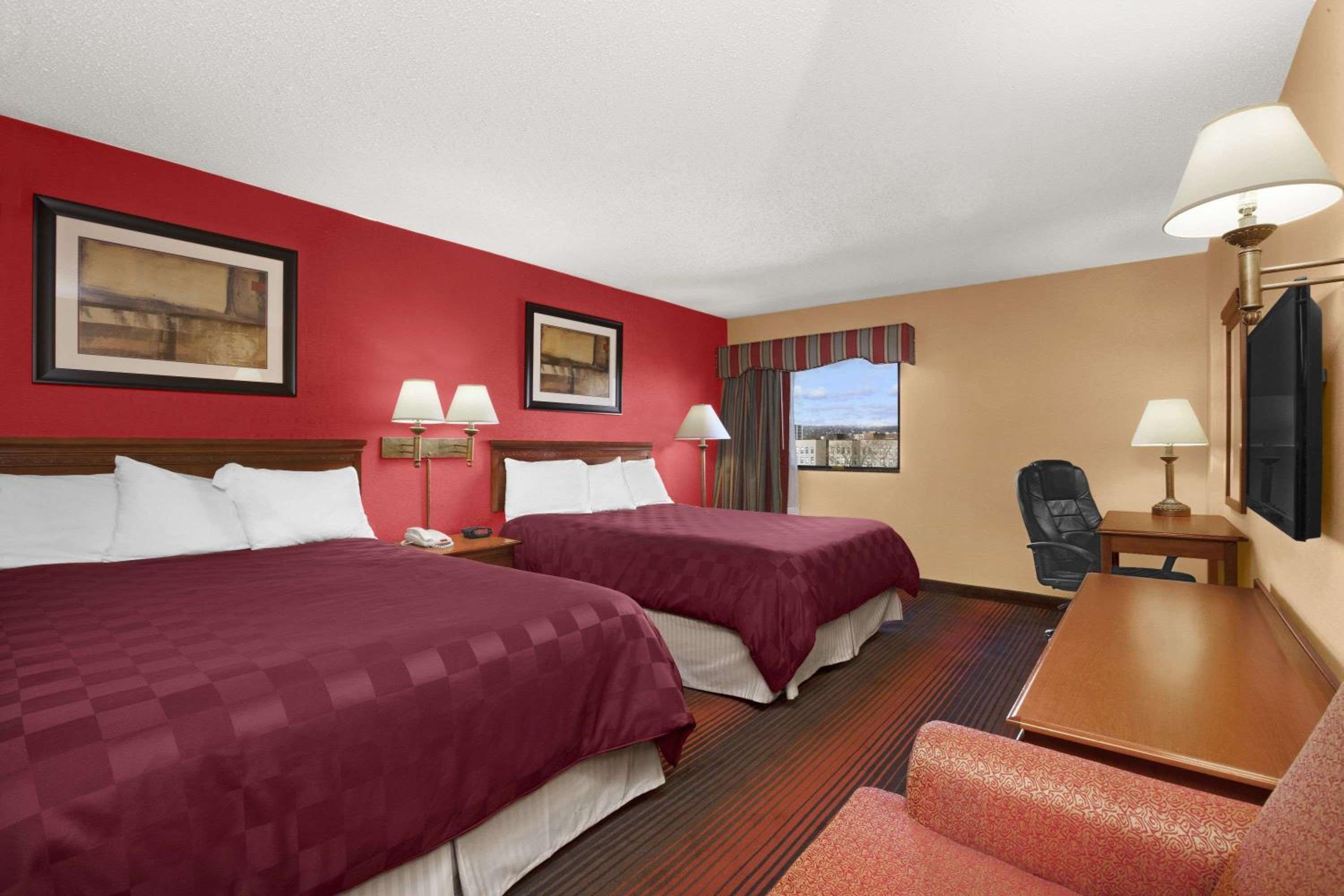 Queen Room with Two Queen Beds - Non-Smoking - Photo 1