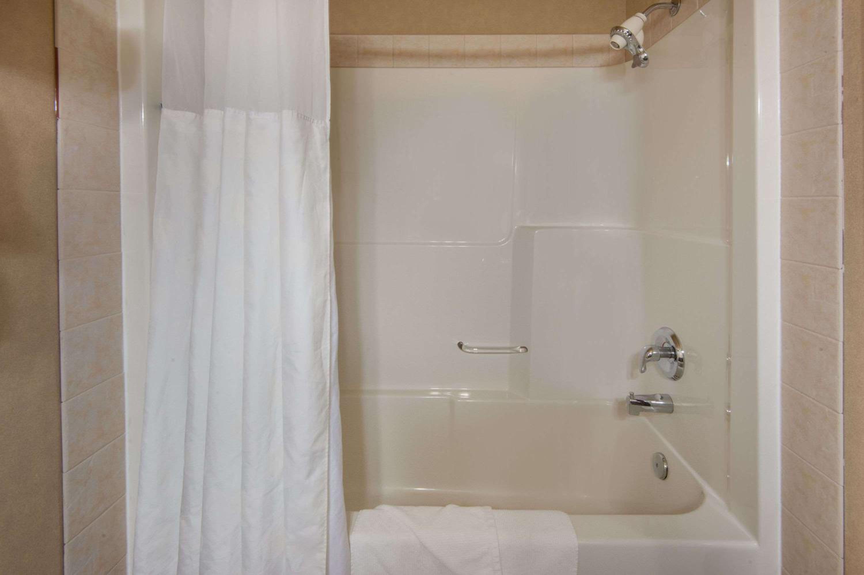 King Room - Non-Smoking - Photo 2