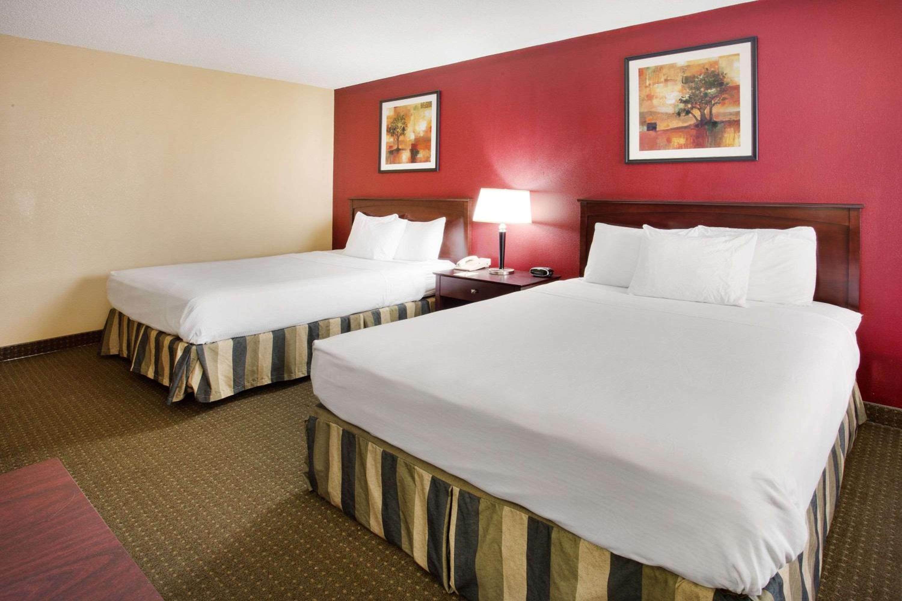 Queen Room with Two Queen Beds- Non-Smoking - Photo 1