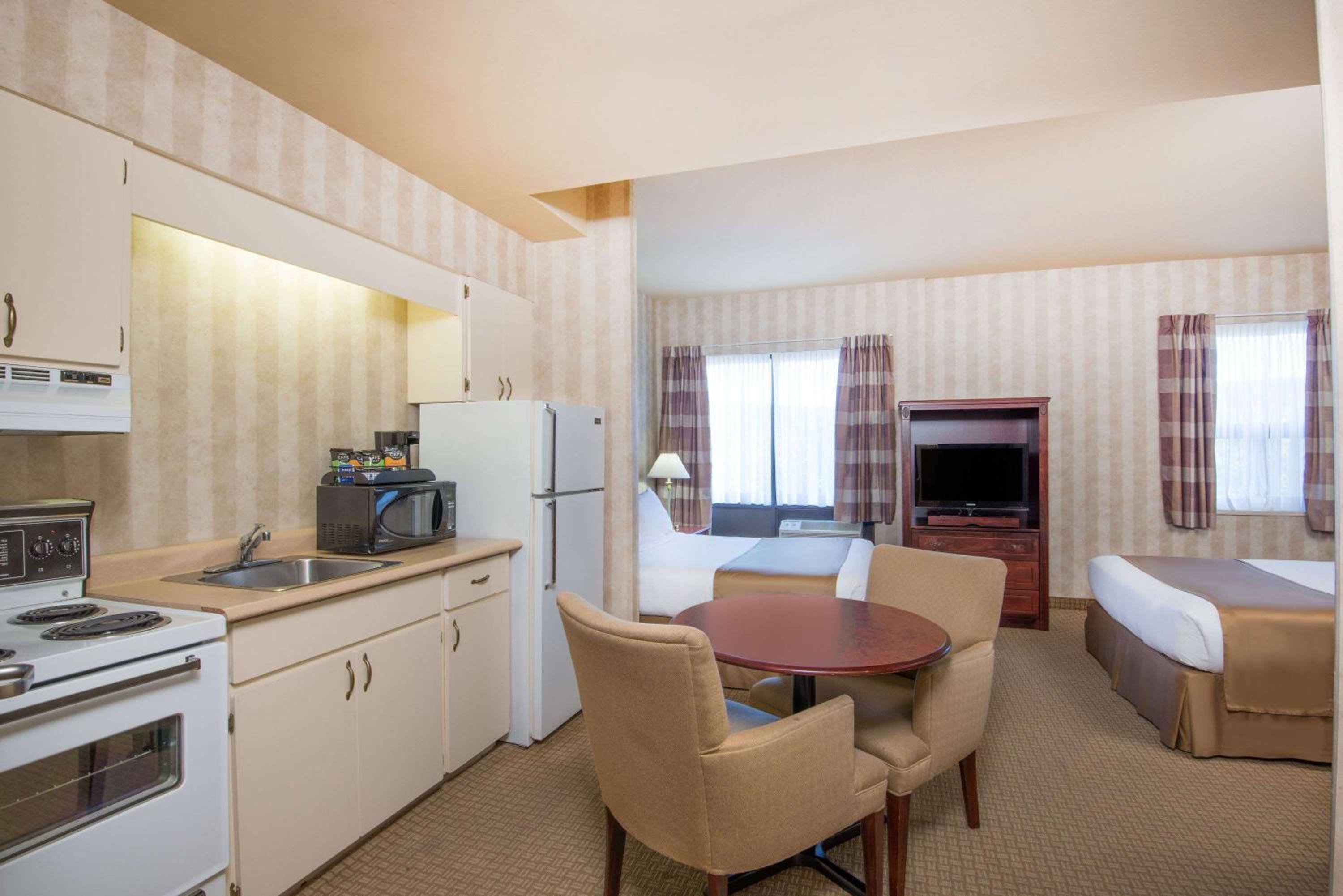 Queen Room with Two Queen Beds and Kitchenette
