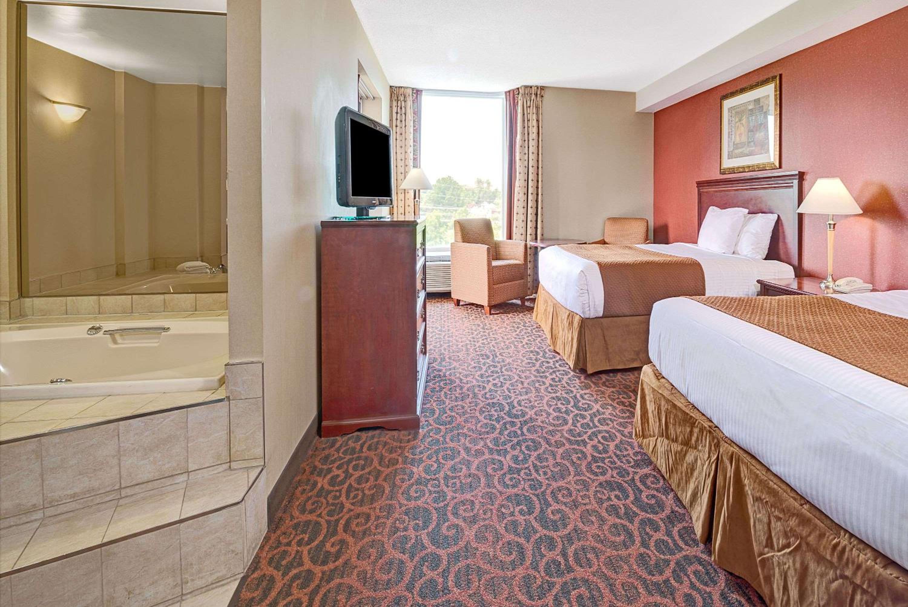 Deluxe Studio Suite with Two Queen Beds - Non-Smoking - Photo 1