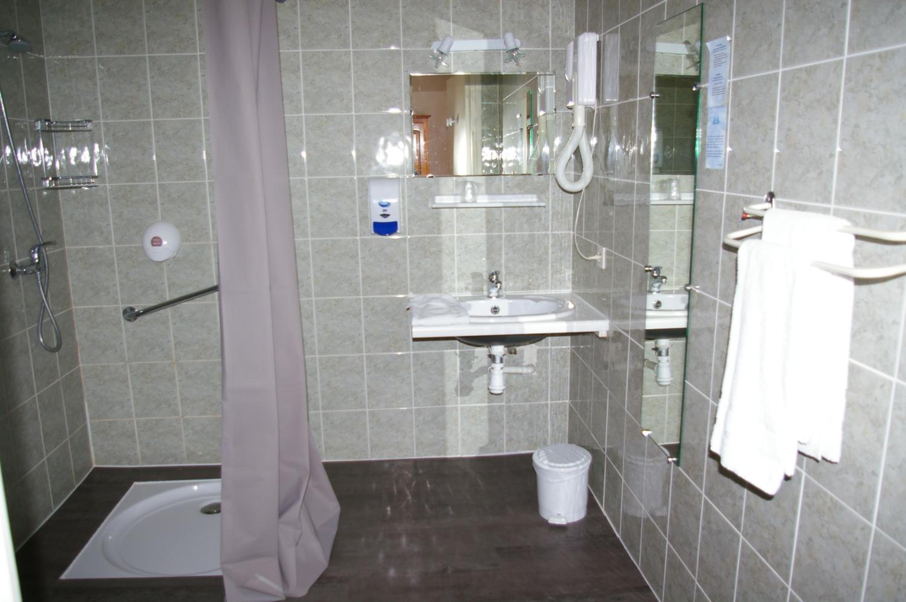 Double Room - Disability Access photo 2